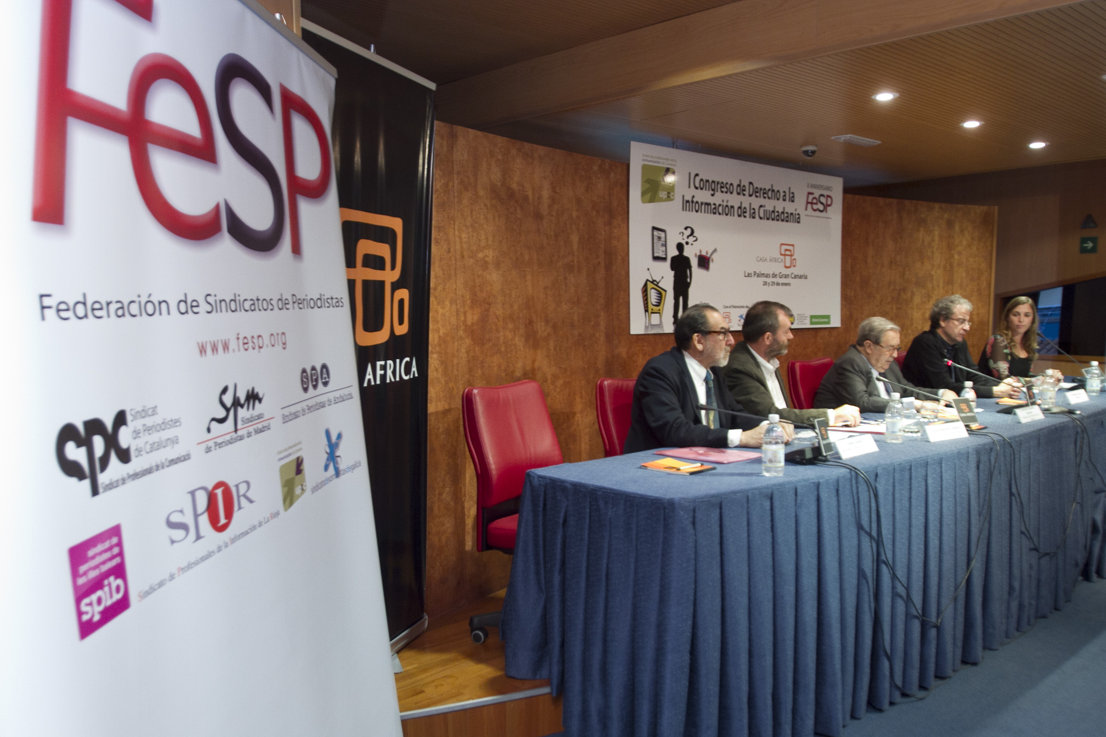 10. Dardo Gómez, Secretario General de la FeSP, Ricardo Martínez Vázquez, Director General de Casa África, Jerónimo Saavedra, alcalde de Las Palmas de Gran Canaria, José María Calleja, periodista y Nayra Moreno, secretaria de Formación de UPCC