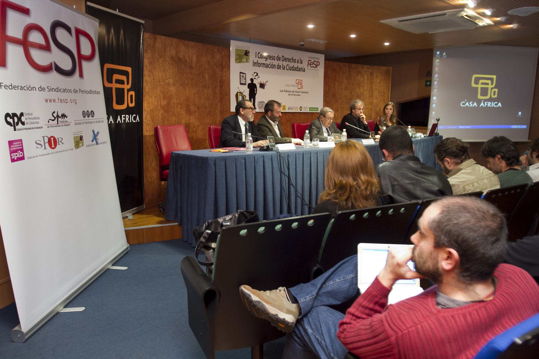 11. Dardo Gómez, Secretario General de la FeSP, Ricardo Martínez Vázquez, Director General de Casa África, Jerónimo Saavedra, alcalde de Las Palmas de Gran Canaria, José María Calleja, periodista y Nayra Moreno, secretaria de Formación de UPCC