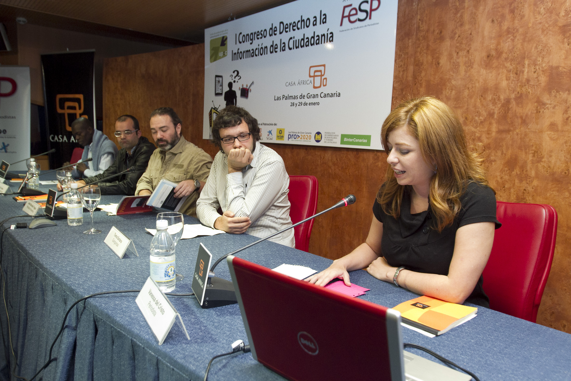 34. Jean Arsene YaoYao, periodista costamarfileño afincado en España, Javier Bernabé Fragua (Periodismo Preventivo), Eric Canino (CreativaCanaria.com), Txema Santana (GuinGuinBali) y Vanessa del Cristo, periodista