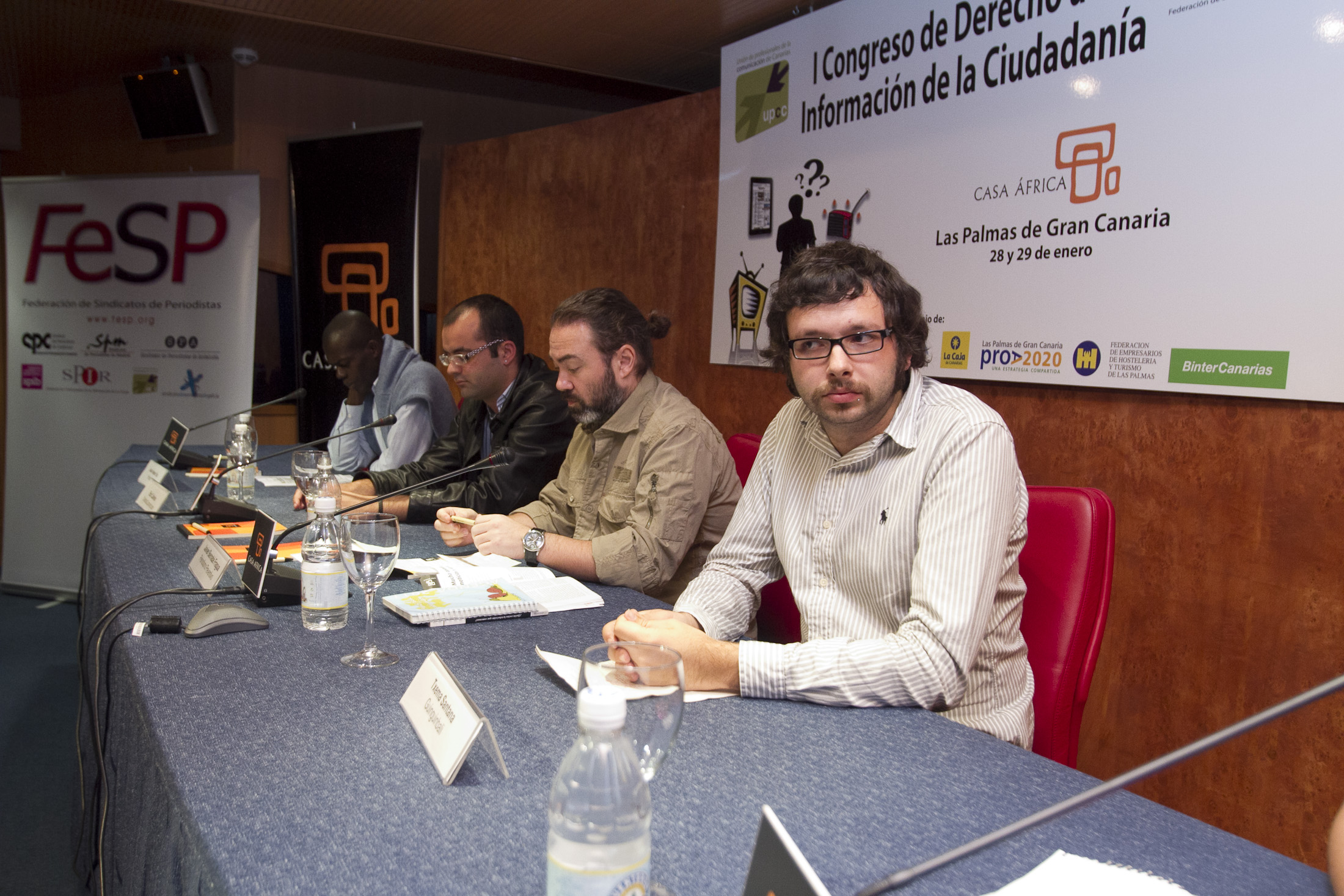 35. Jean Arsene YaoYao, periodista costamarfileño afincado en España, Javier Bernabé Fragua (Periodismo Preventivo), Eric Canino (CreativaCanaria.com), Txema Santana (GuinGuinBali) y Vanessa del Cristo, periodista