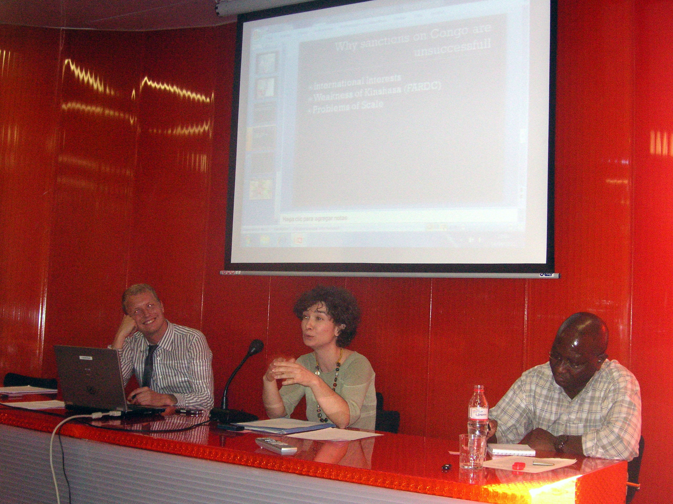 4. Panel 1: Artur Colom, Hoinathy Remadji y Jesús García Luengos