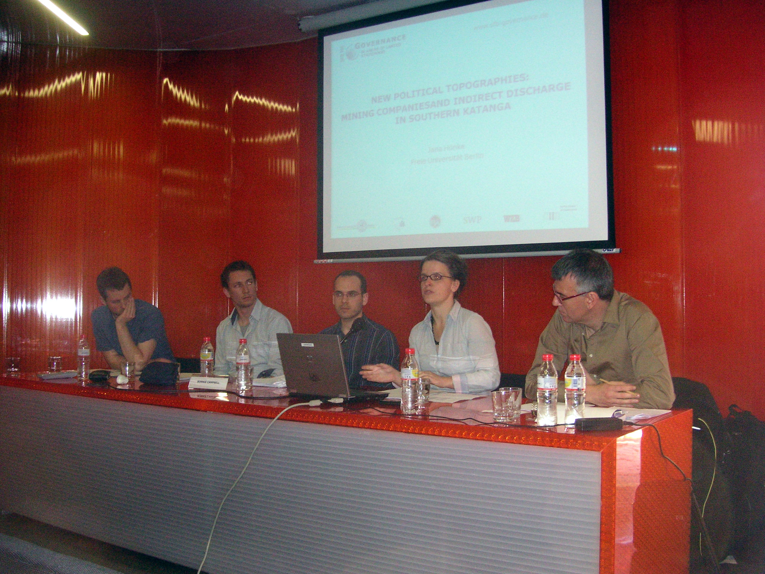 5. Panel 2. Kasaija Phillip Apuuli,  Thomas Kruiper y Alicia Campos
