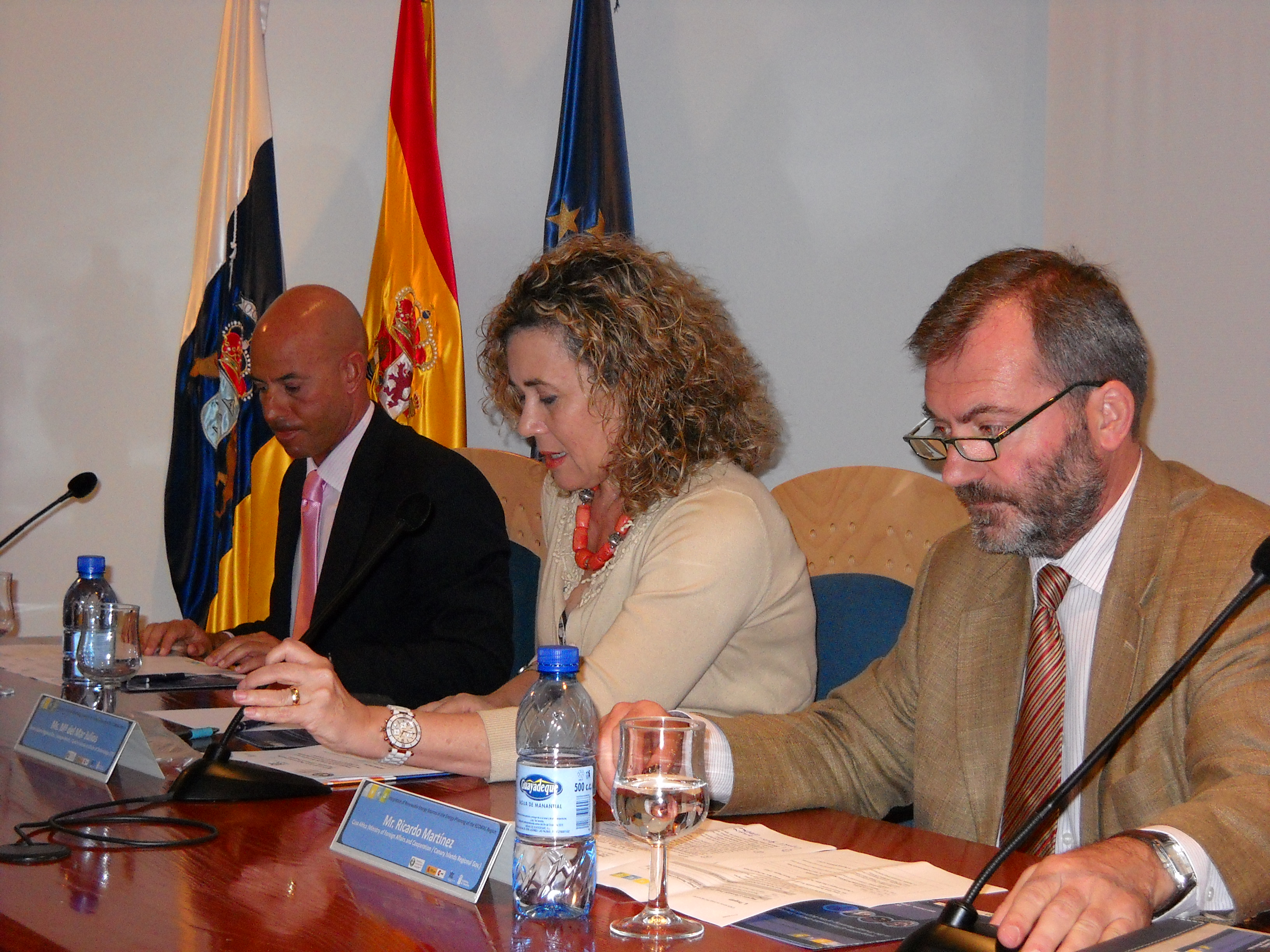 4. Gonzalo Piernavieja, Director de la División de I+D del ITC, María del Mar Julios, Vicepresidenta del Gobierno de Canarias y Presidenta del Consejo de Administración del ITC y Ricardo Martínez, Director General de Casa África