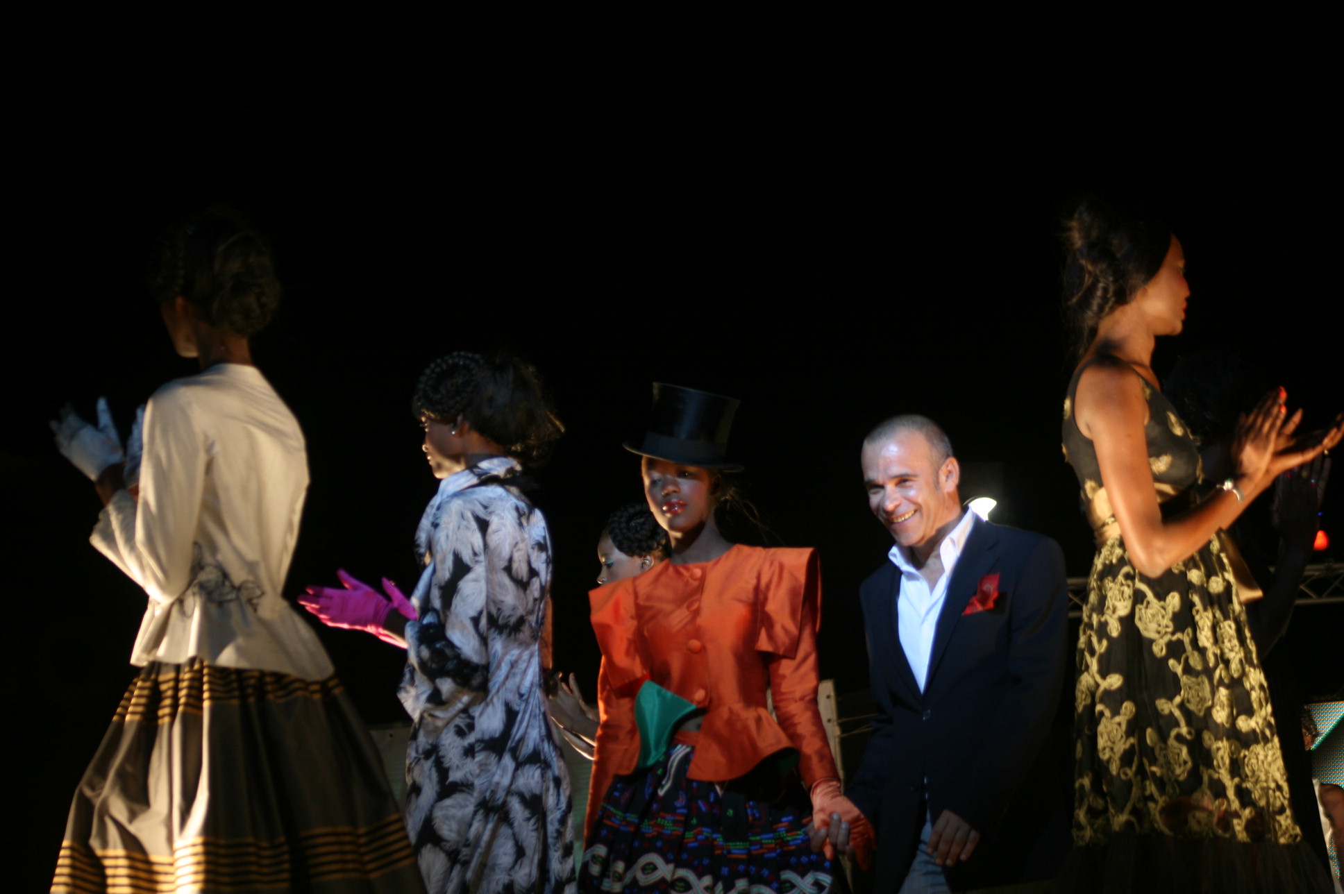 28. Diseños de Juan Roga en Dakar Fasion Week