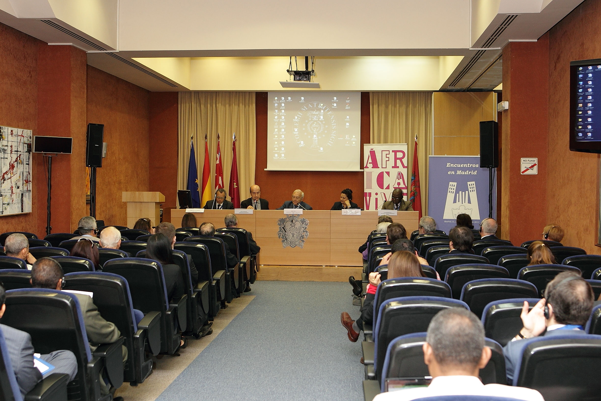 1. Mesa Redonda: Tribunal africano de los DDHH de los Pueblos. Hacia una declaración conjunta, África Vive 2011