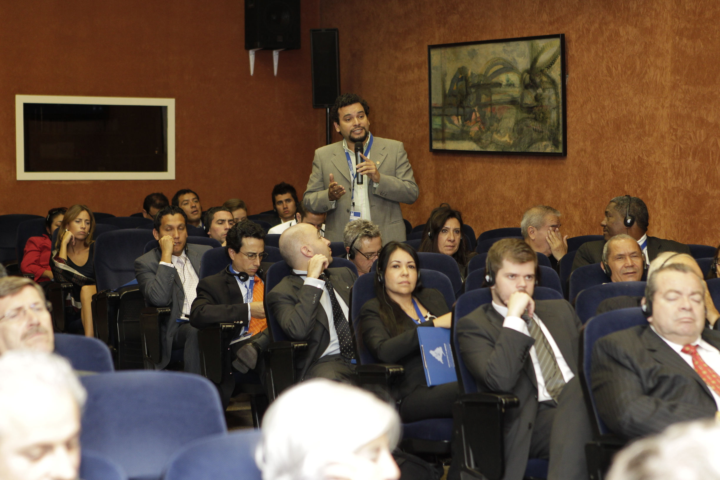 5. Mesa Redonda: Tribunal africano de los DDHH de los Pueblos. Hacia una declaración conjunta, África Vive 2011