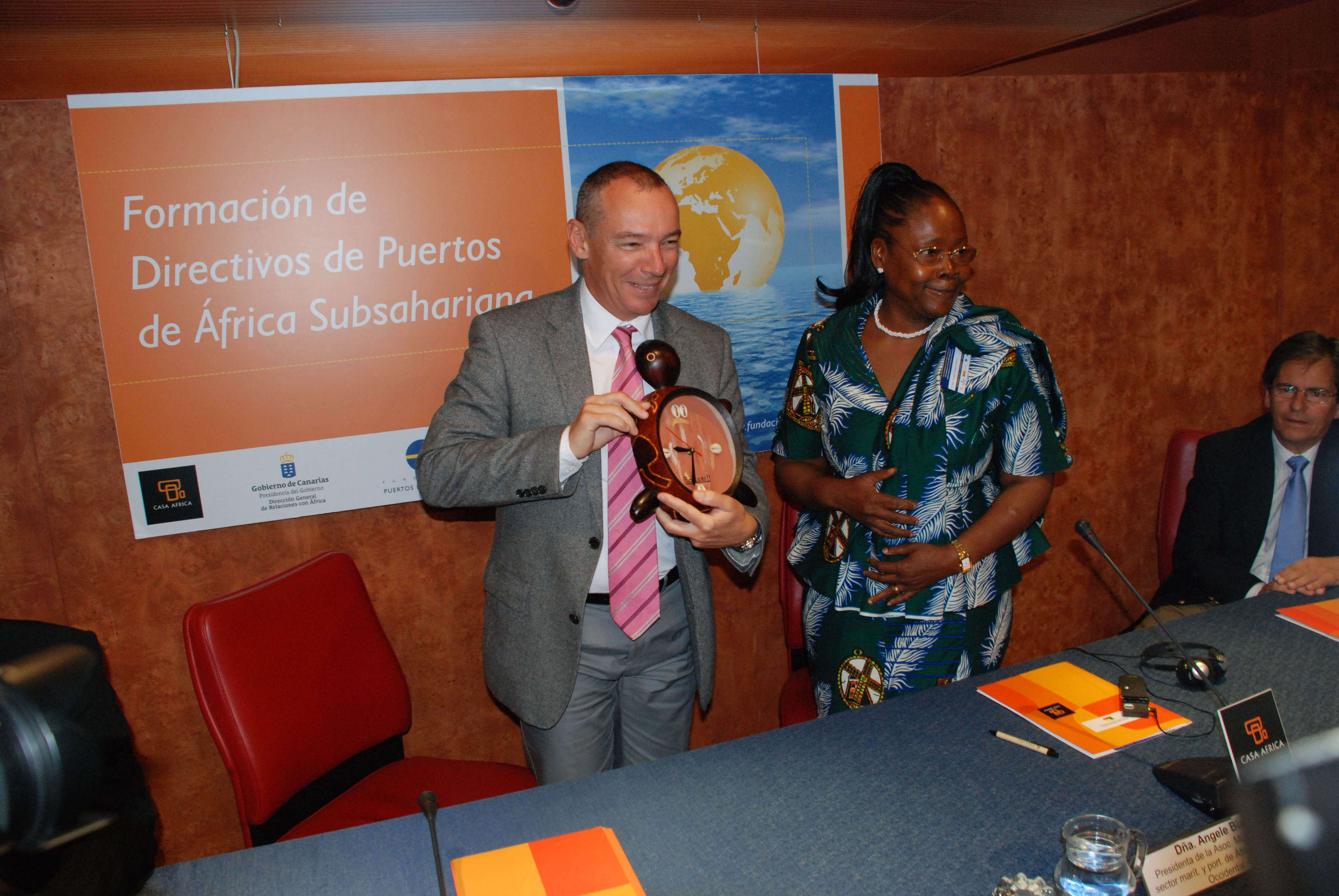 12. Luis Padilla, Secretario General de Casa África,  Angele Biao, Presidenta de la asociación de mujeres profesionales del sector marítimo y portuario de África Central y Occidental