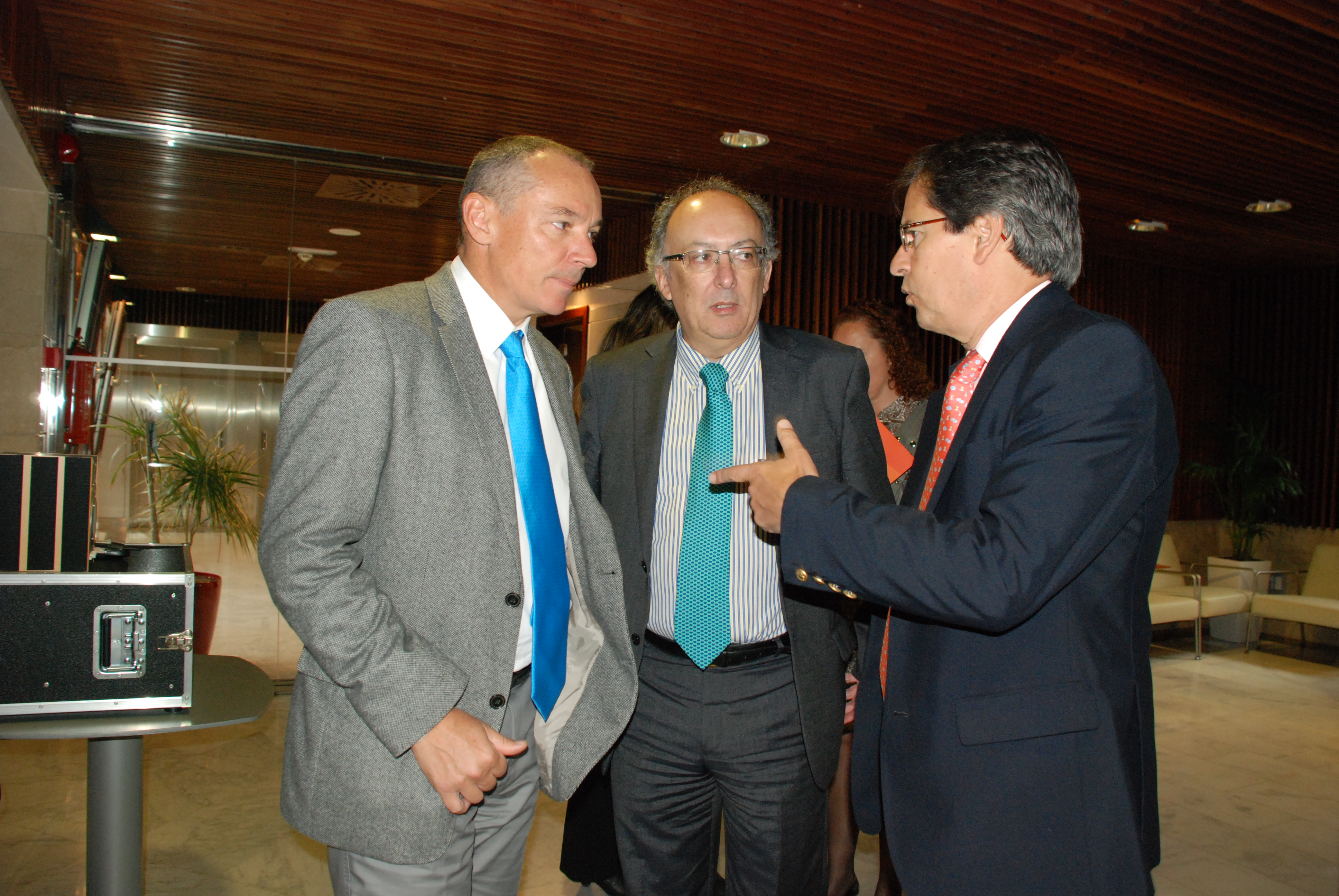 16. Luis Padilla, Secretario General de Casa África, Fernando González Laxe, Presidente de Puertos del Estado y José Daniel López López. Director APLP