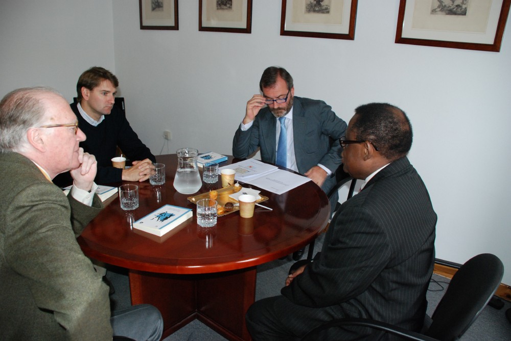 2. Ricardo Martínez Vázquez, Director General de Casa África y Isidore Ndaywel, autor del libro Historia del Congo