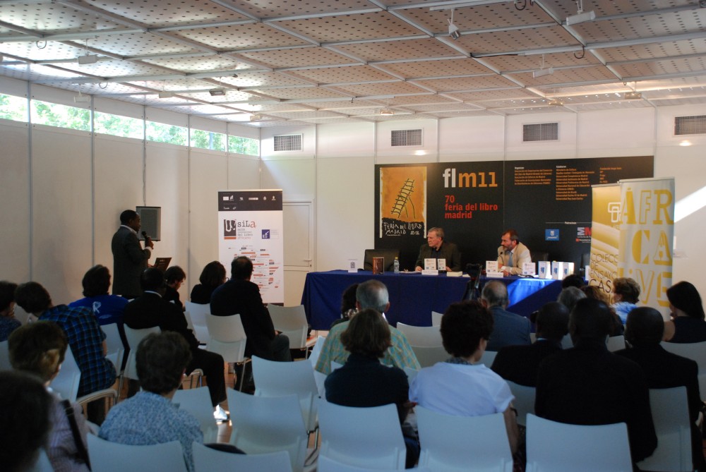 19. Carlo A. Caranci, traductor de Historia del África Negra, del profesor Ki-Zerbo y Ricardo Martínez Vázquez, Director General de Casa África