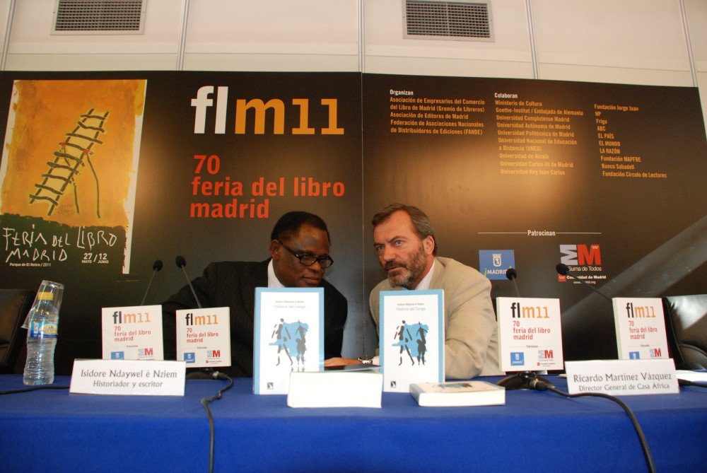 20. Ricardo Martínez Vázquez, Director General de Casa África y Isidore Ndaywel, autor del libro Historia del Congo