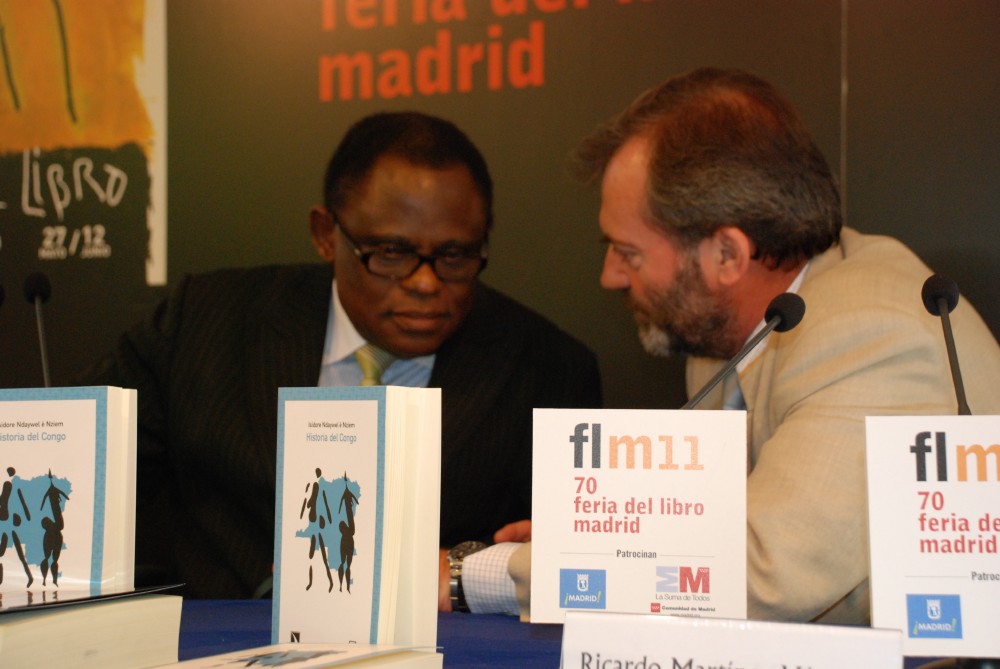 21. Ricardo Martínez Vázquez, Director General de Casa África y Isidore Ndaywel, autor del libro Historia del Congo