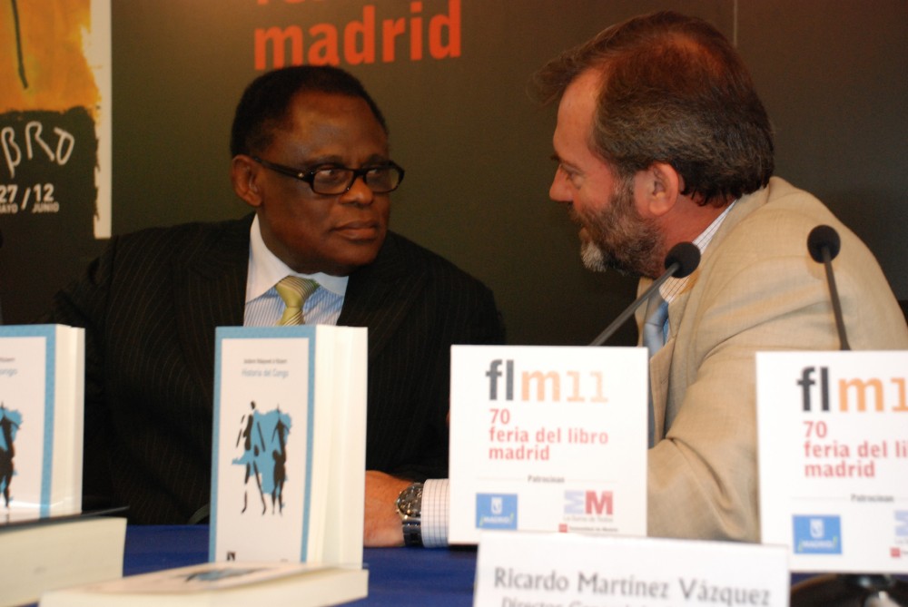 22. Ricardo Martínez Vázquez, Director General de Casa África y Isidore Ndaywel, autor del libro Historia del Congo