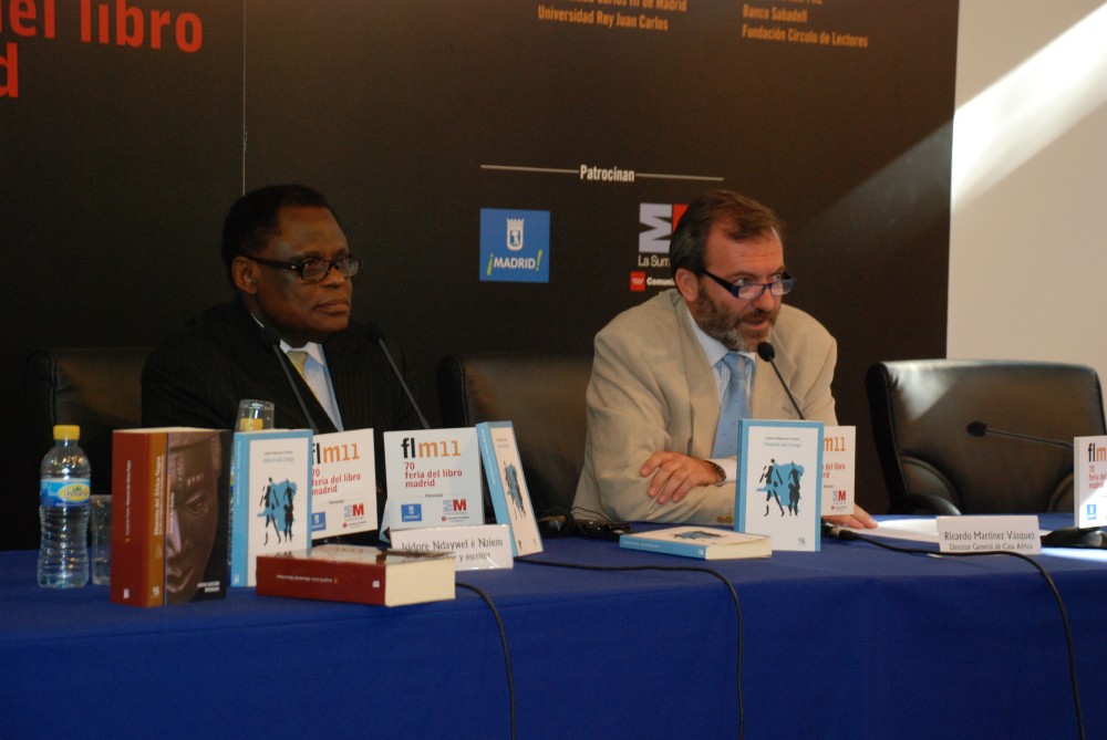 23. Ricardo Martínez Vázquez, Director General de Casa África y Isidore Ndaywel, autor del libro Historia del Congo