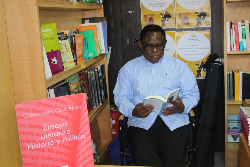 1. Isidore Ndaywel, autor de Historia del Congo, desde sus orígenes hasta nuestros días, en la Feria del libro de Sevilla