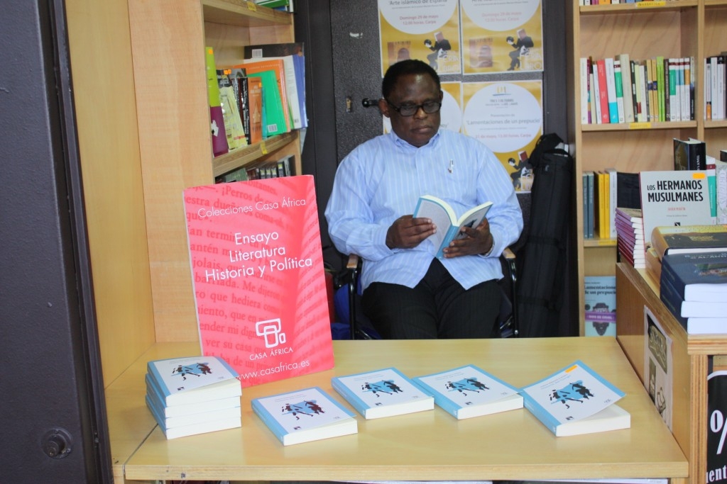 2. Isidore Ndaywel, autor de Historia del Congo, desde sus orígenes hasta nuestros días, en la Feria del libro de Sevilla