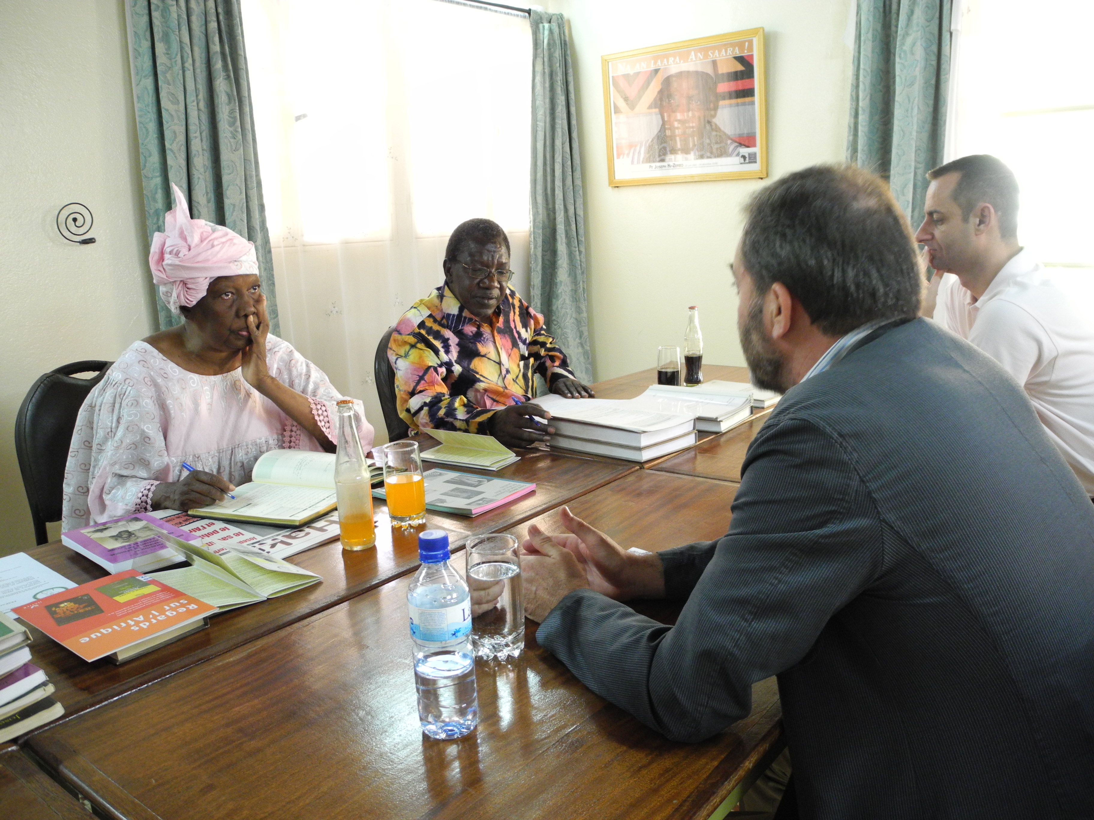 6. Visita de Ricardo Martínez Vázquez, director general de Casa África a la Fundación Joseph Ki-Zerbo