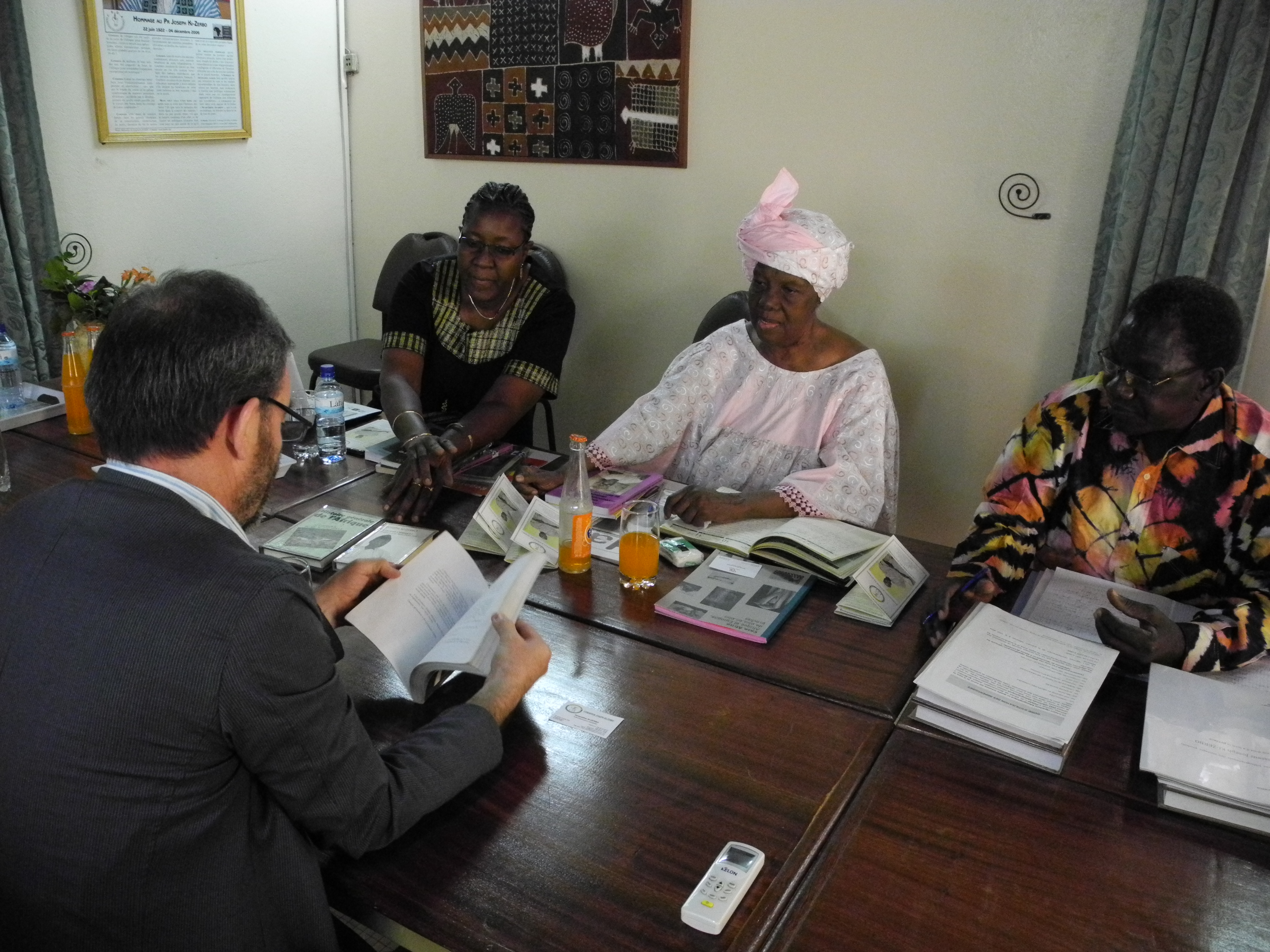 8. Visita de Ricardo Martínez Vázquez, director general de Casa África a la Fundación Joseph Ki-Zerbo