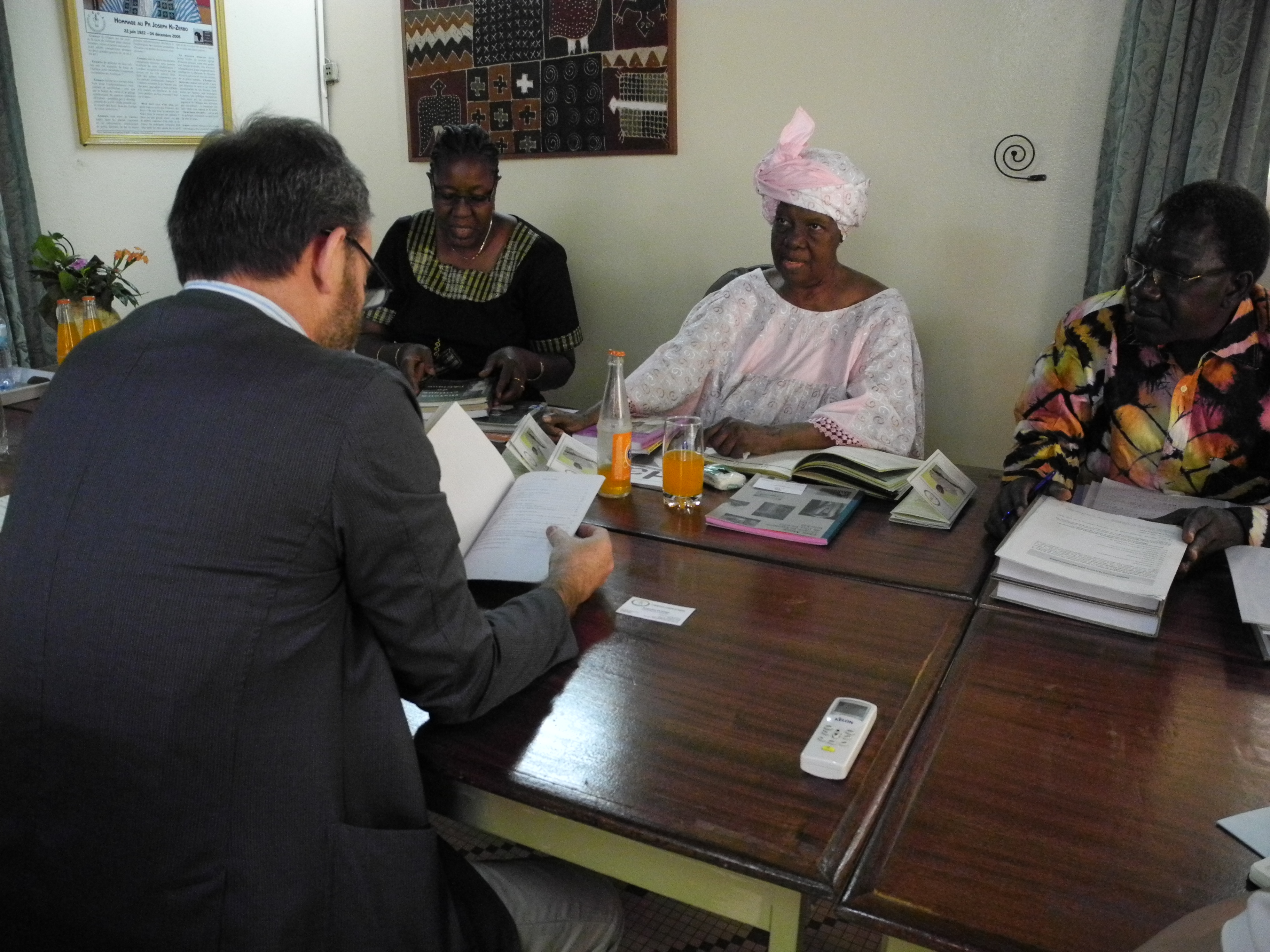 9. Visita de Ricardo Martínez Vázquez, director general de Casa África a la Fundación Joseph Ki-Zerbo