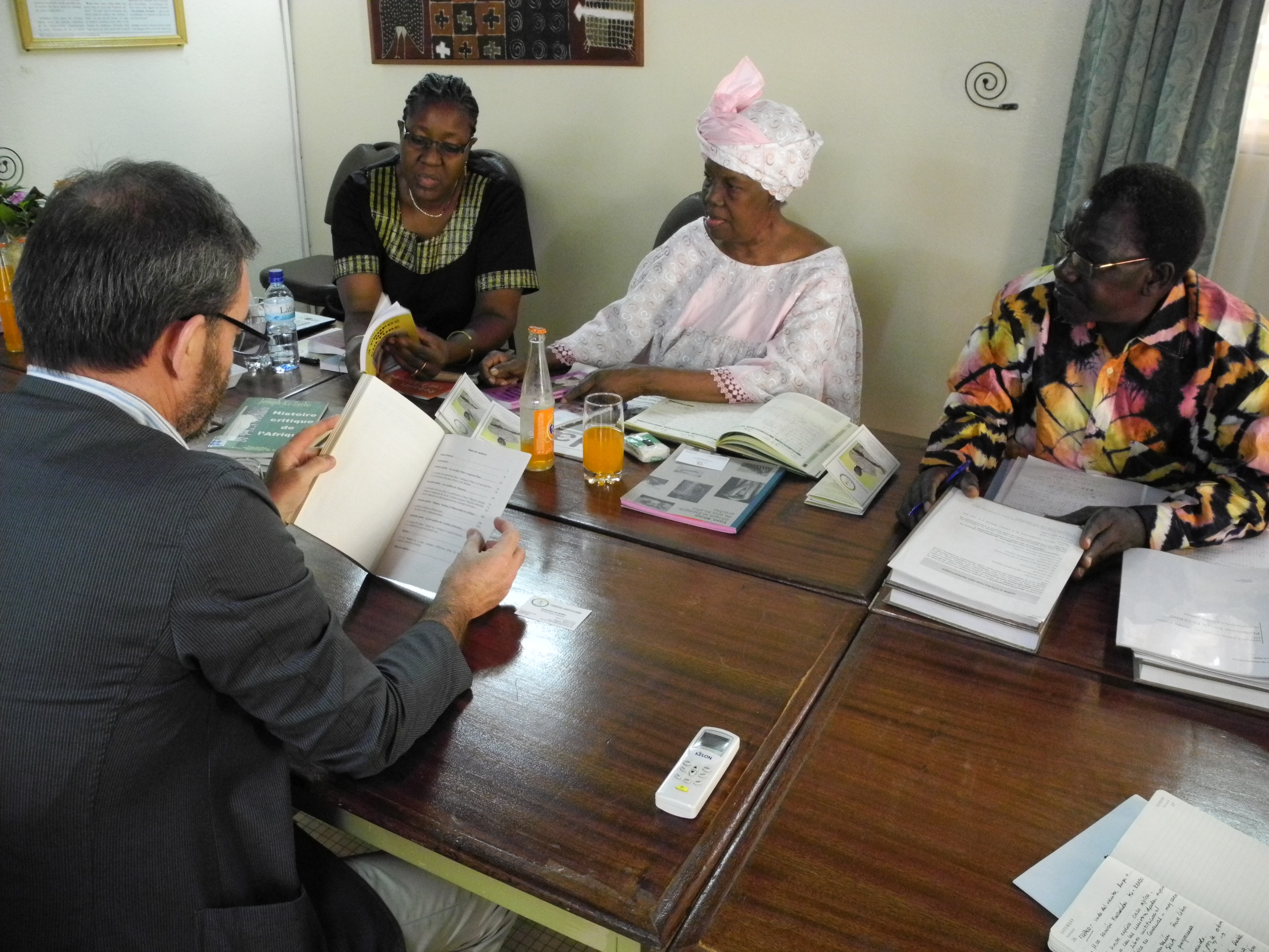 11. Visita de Ricardo Martínez Vázquez, director general de Casa África a la Fundación Joseph Ki-Zerbo