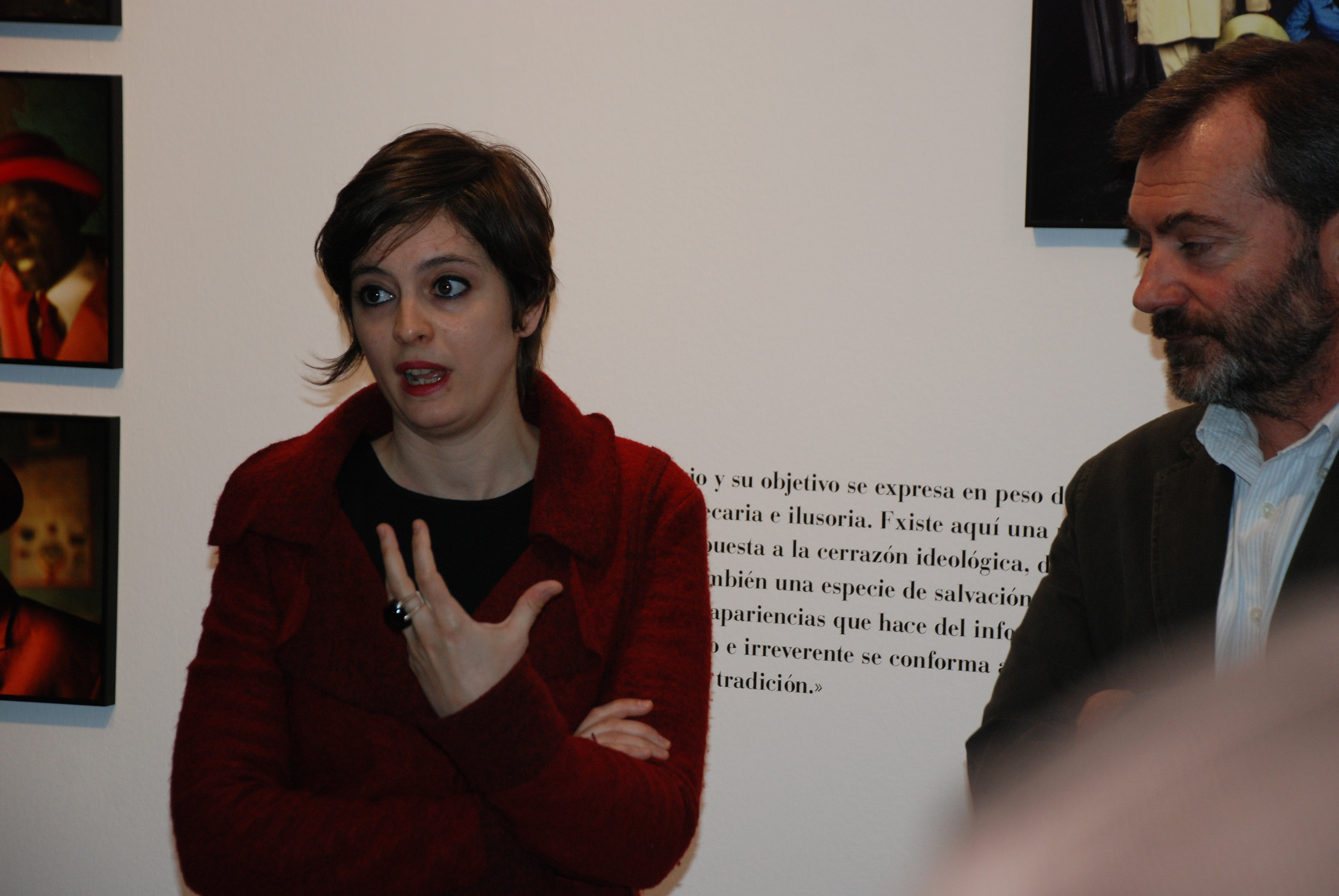 2. Rueda de prensa de la presentación de la exposición en Casa África. Presenta Sandra Maunac, comisaria de la exposición