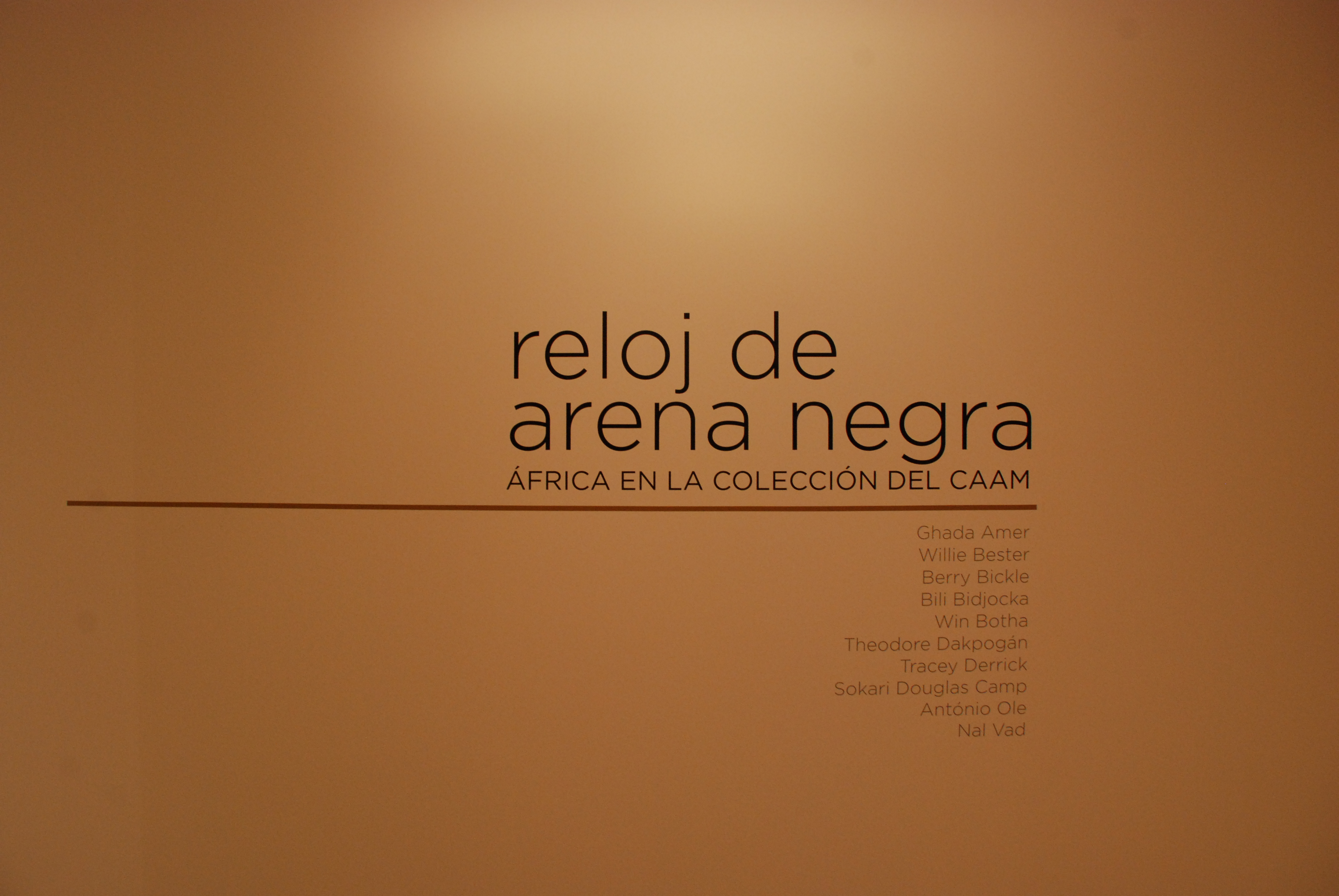 1. Exposición: Reloj de arena negra
