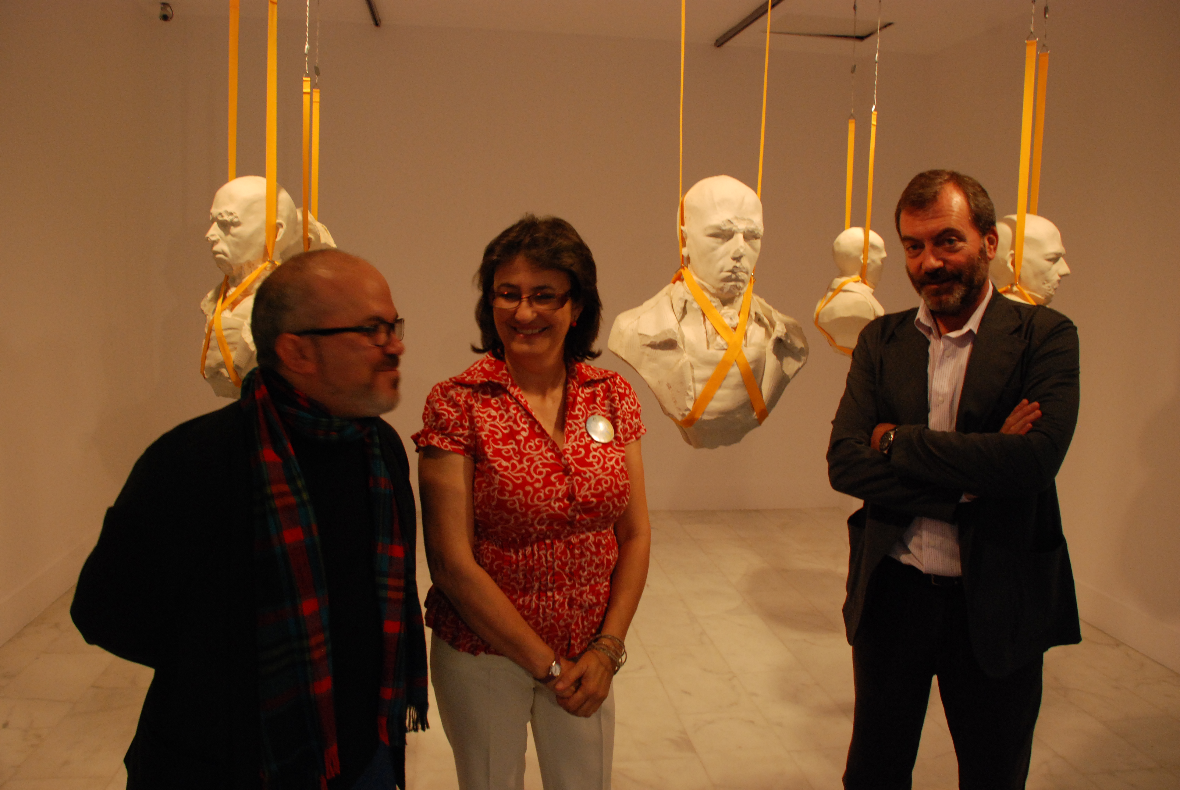 6. Omar Pascual Castillo, Director artístico del CAAM, Ricardo Martínez Vázquez, Director General de Casa África y Luz Caballero, Consejera de Cultura y Patrimonio Histórico y Cultural en la rueda de prensa