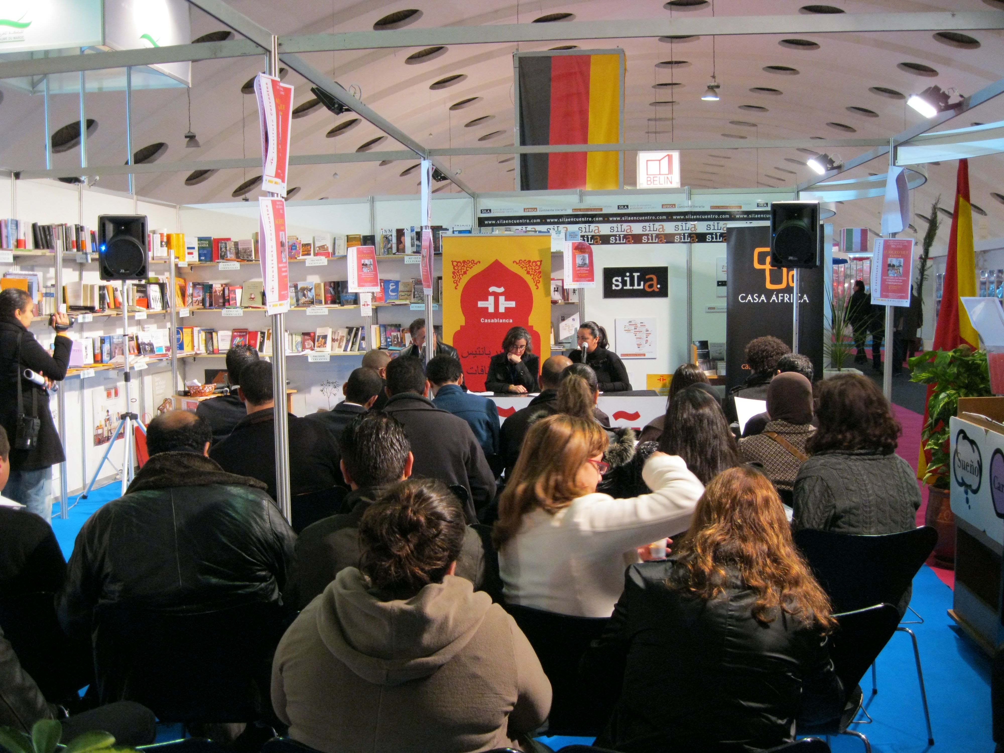12. El Salón Internacional del Libro Africano presenta La traducción. Literatura sin fronteras, debate moderado por Ángeles Alonso, Presidenta