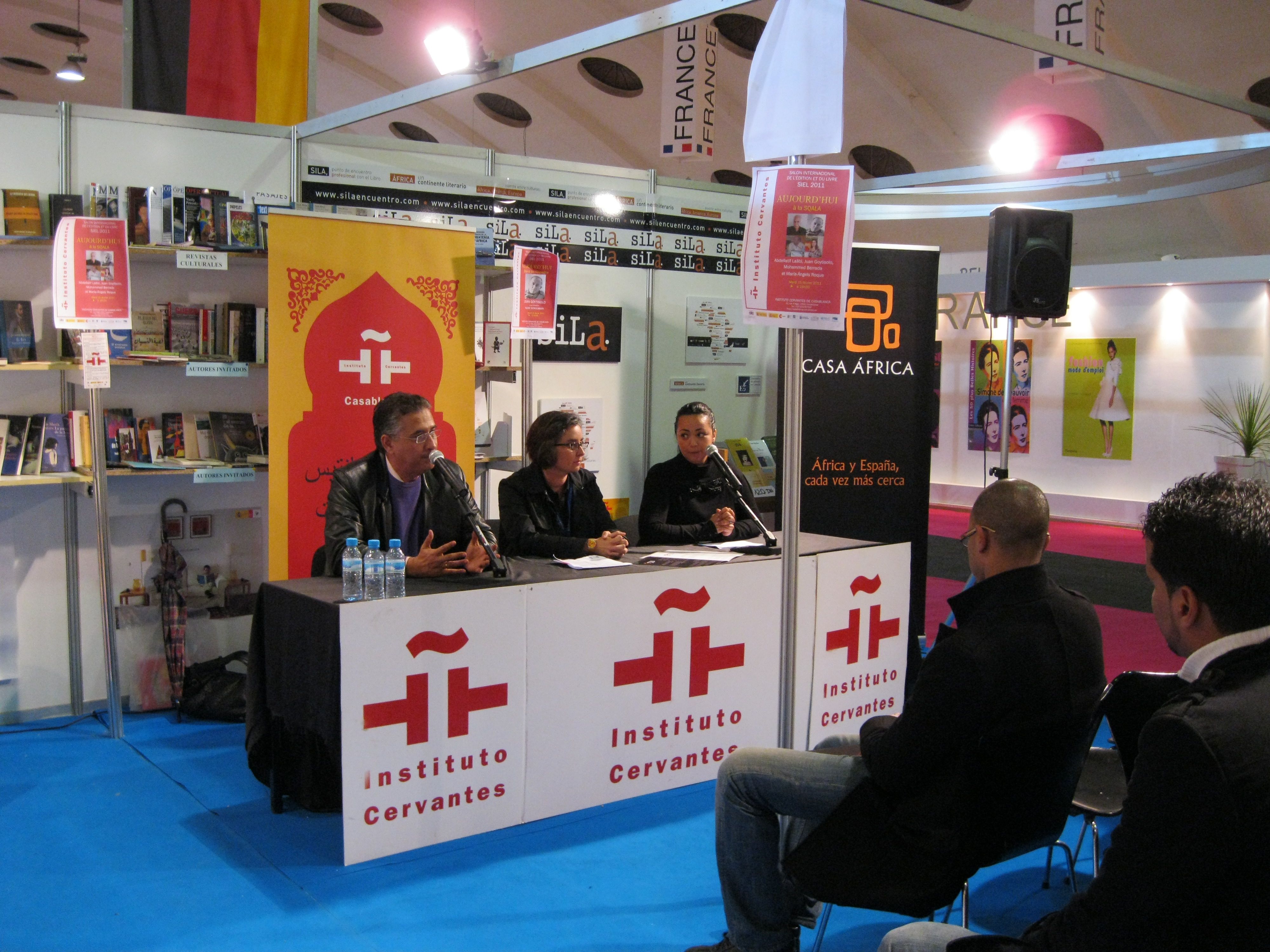 14. El Salón Internacional del Libro Africano presenta La traducción. Literatura sin fronteras, debate moderado por Ángeles Alonso, Presidenta