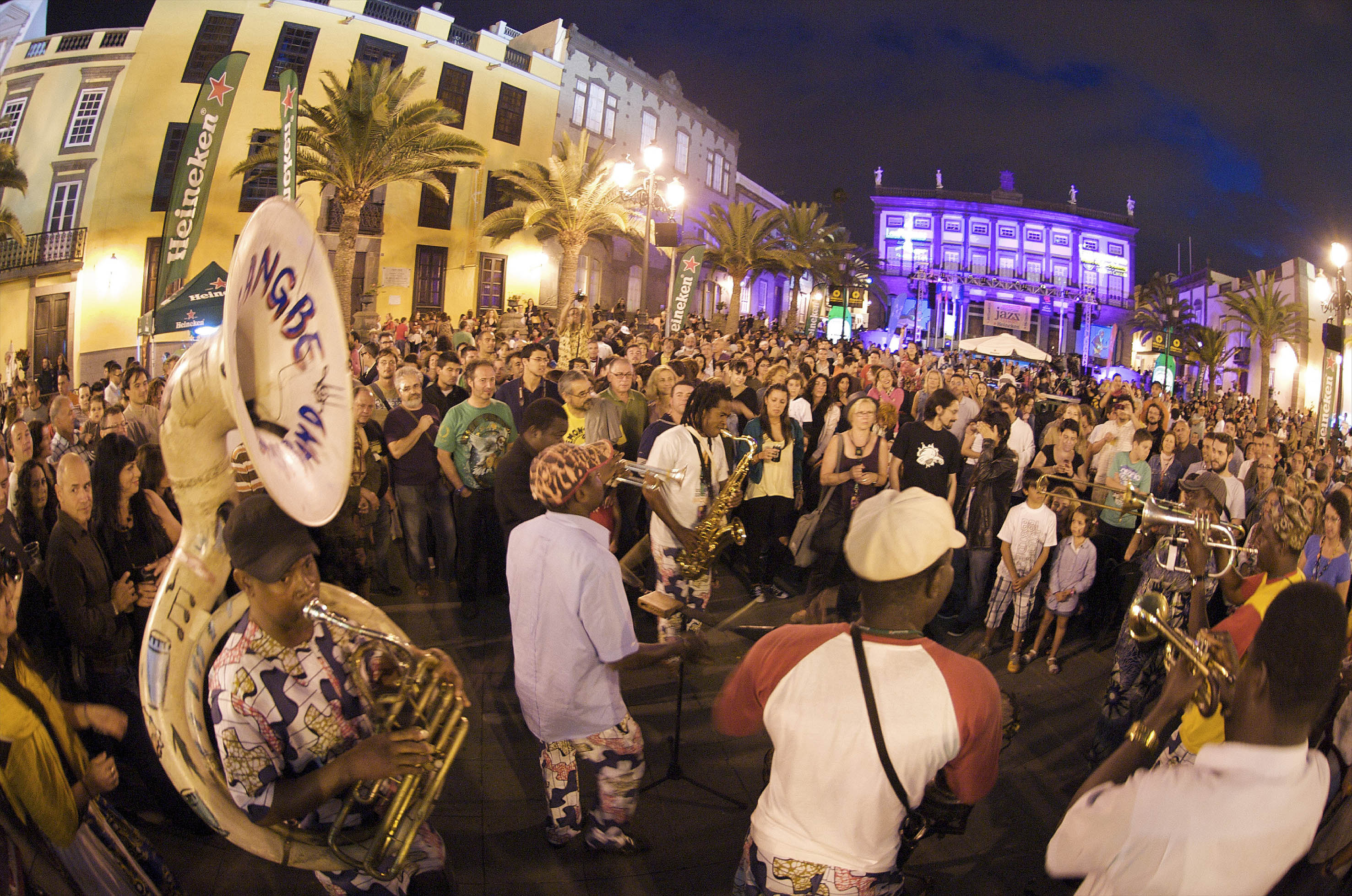 24. Actuación de la Gangbé Brass Band