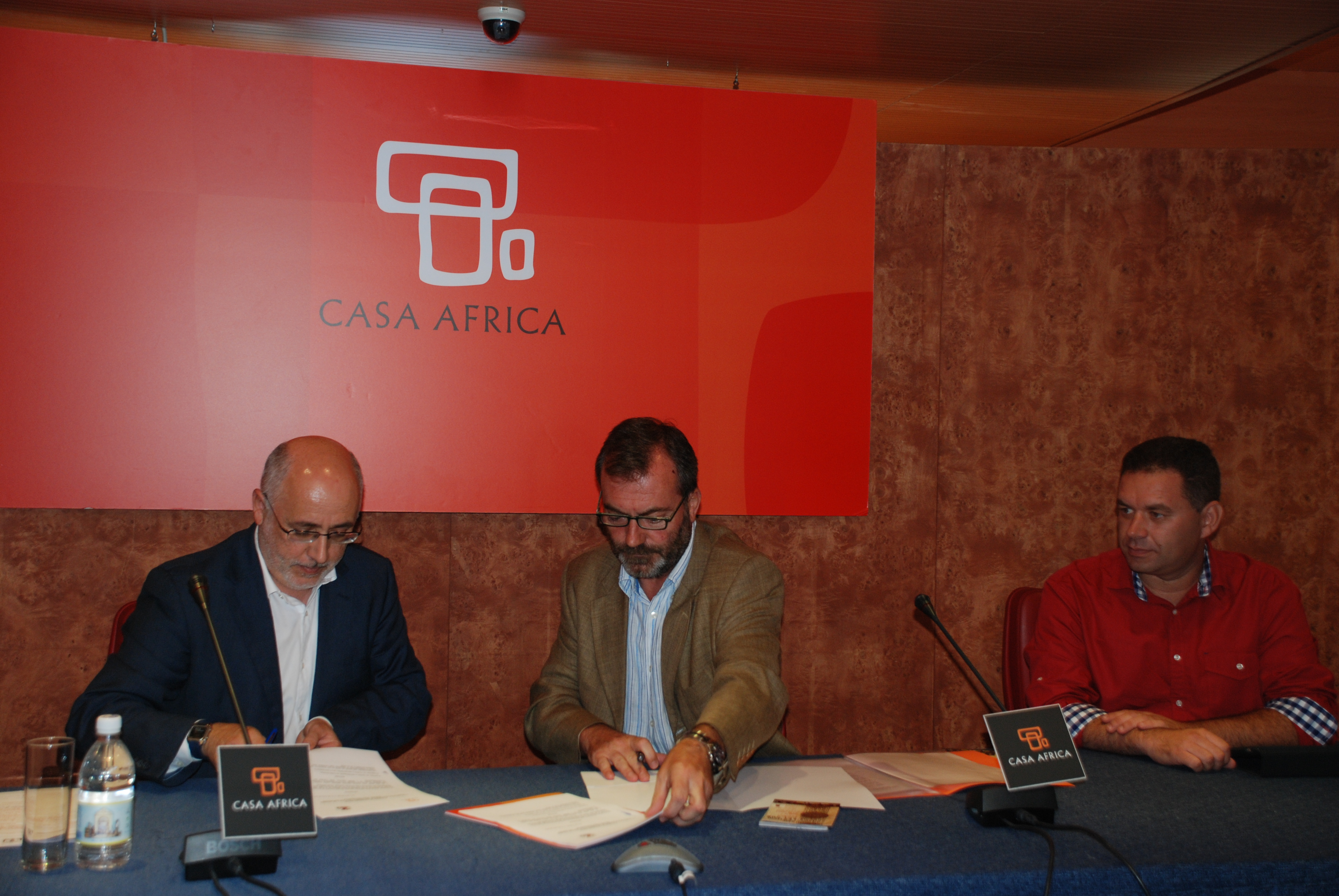2. Rueda de prensa: Antonio Morales, Alcalde del Ayuntamiento de Agüimes, Ricardo Martínez Vázquez, Director General de Casa África y Francisco González, Consejal de Cultura del Ayuntamiento de Agüímes