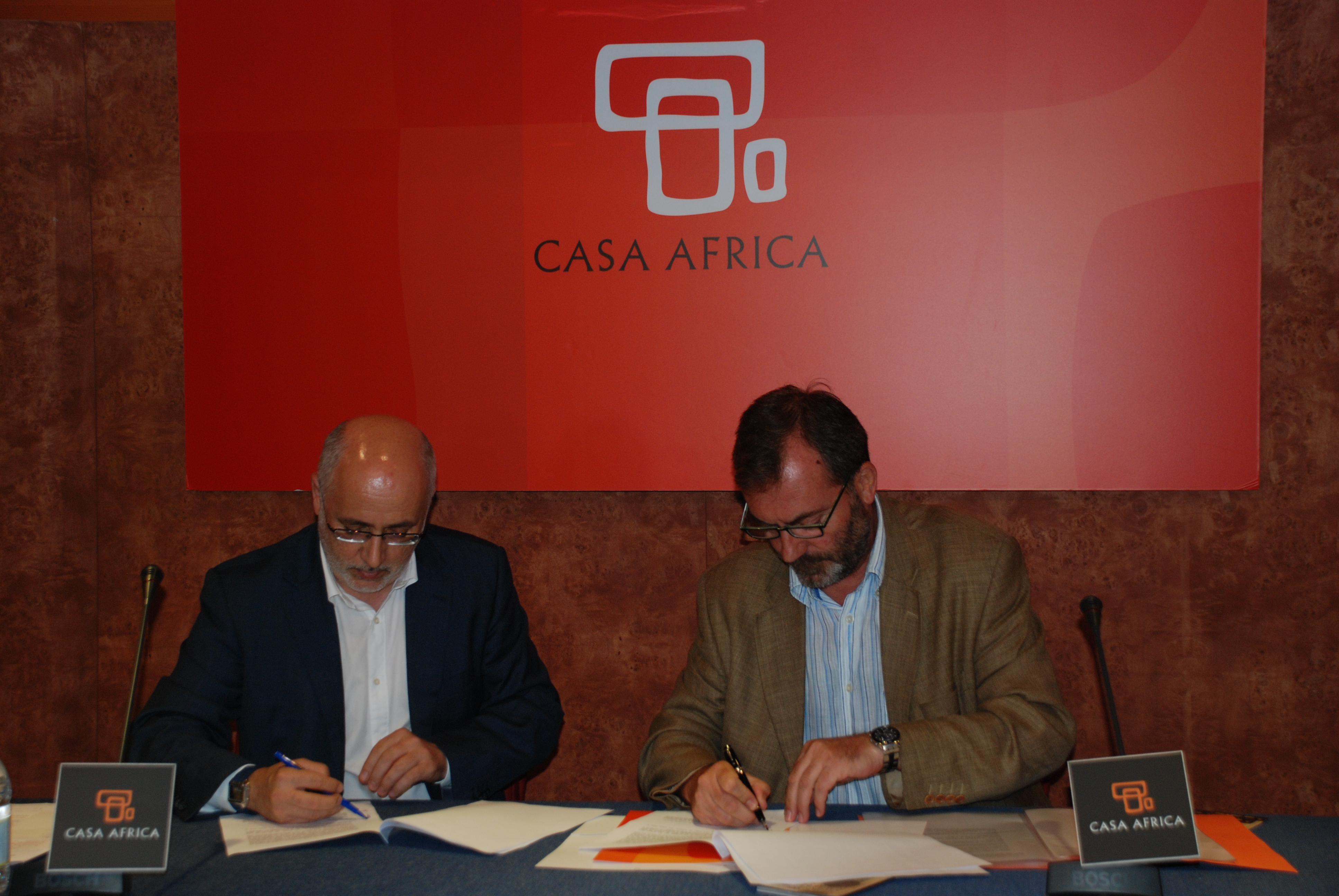 3. Rueda de prensa: Antonio Morales, Alcalde del Ayuntamiento de Agüimes y Ricardo Martínez Vázquez, Director General de Casa África