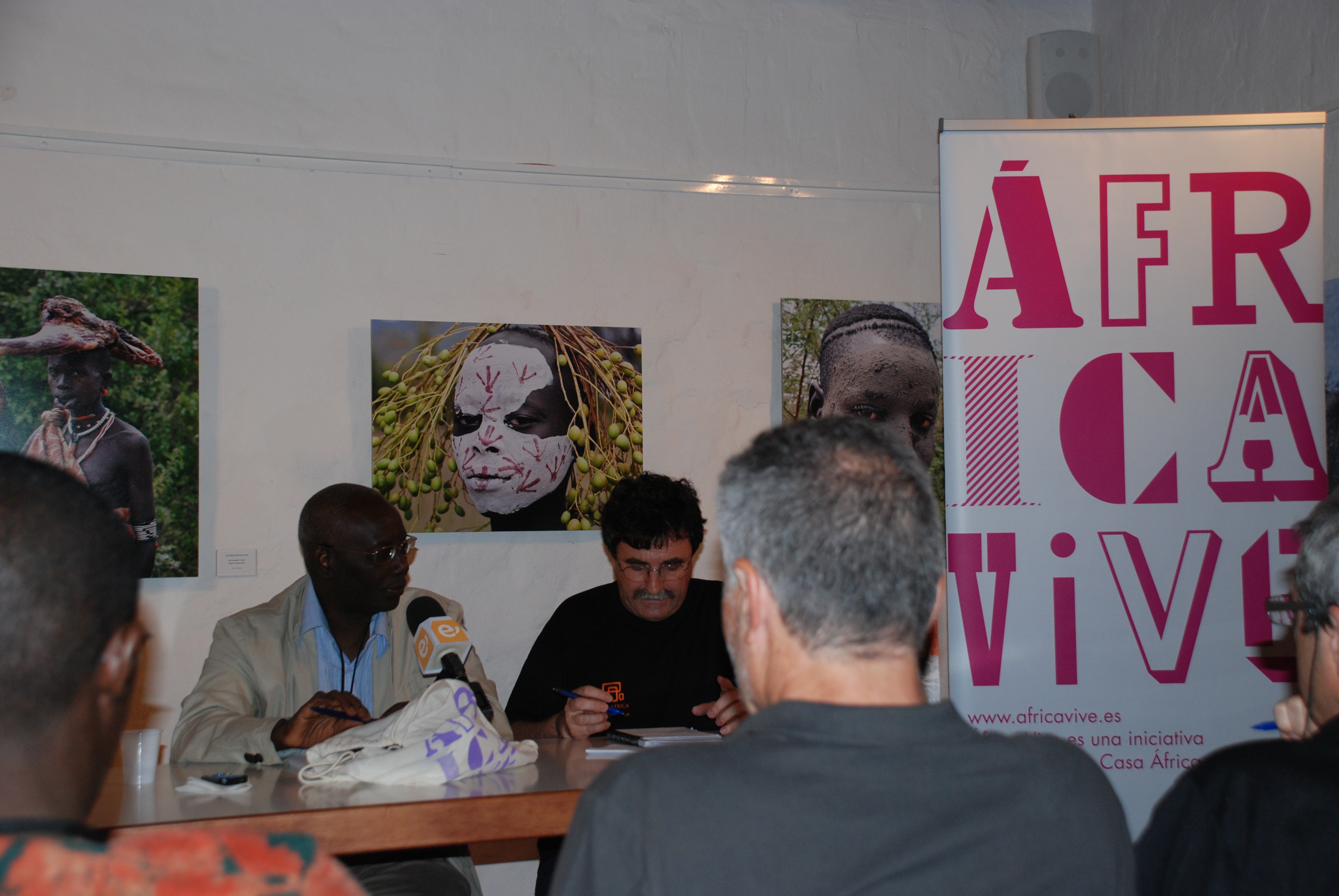 21. Boubacar Boris Diop, escritor y Antonio Lozano, escritor, director del Festival y coordinador del programa Letras Africanas de Casa África
