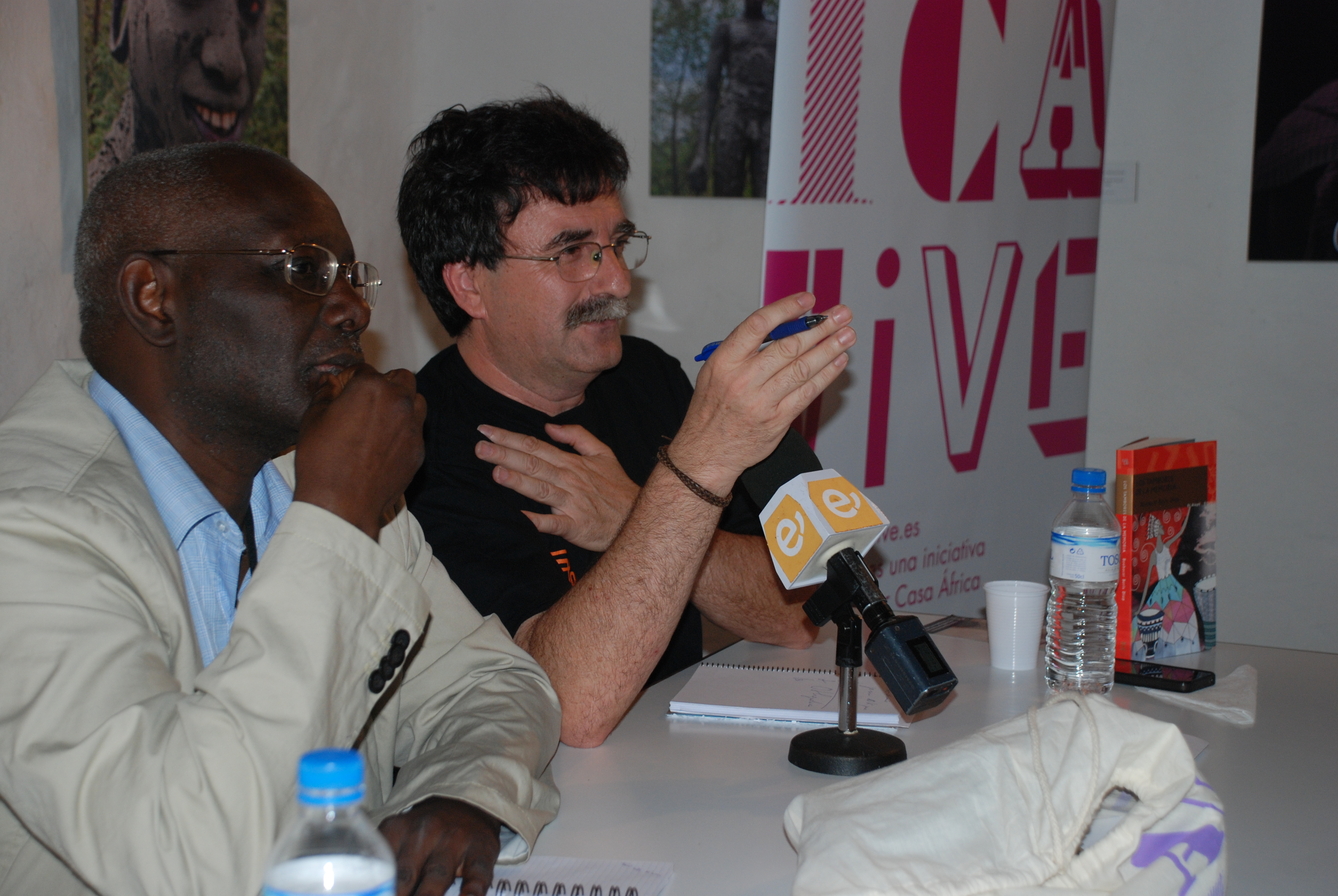 23. Boubacar Boris Diop, escritor y Antonio Lozano, escritor, director del Festival y coordinador del programa Letras Africanas de Casa África