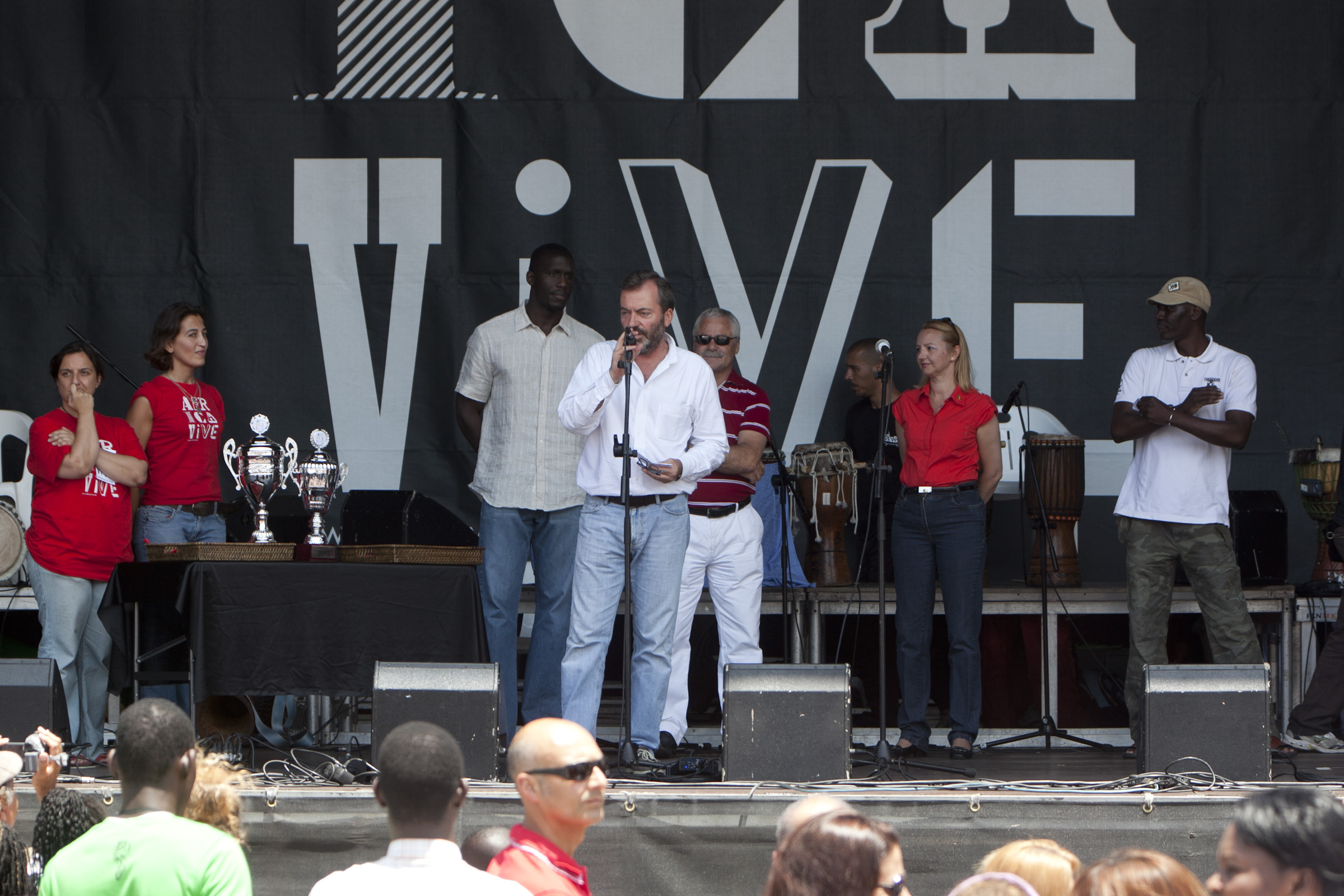 66. Fiesta África Vive 2011: entrega de trofeos a cargo de Ricardo Martínez Vázque, Director General de Casa África