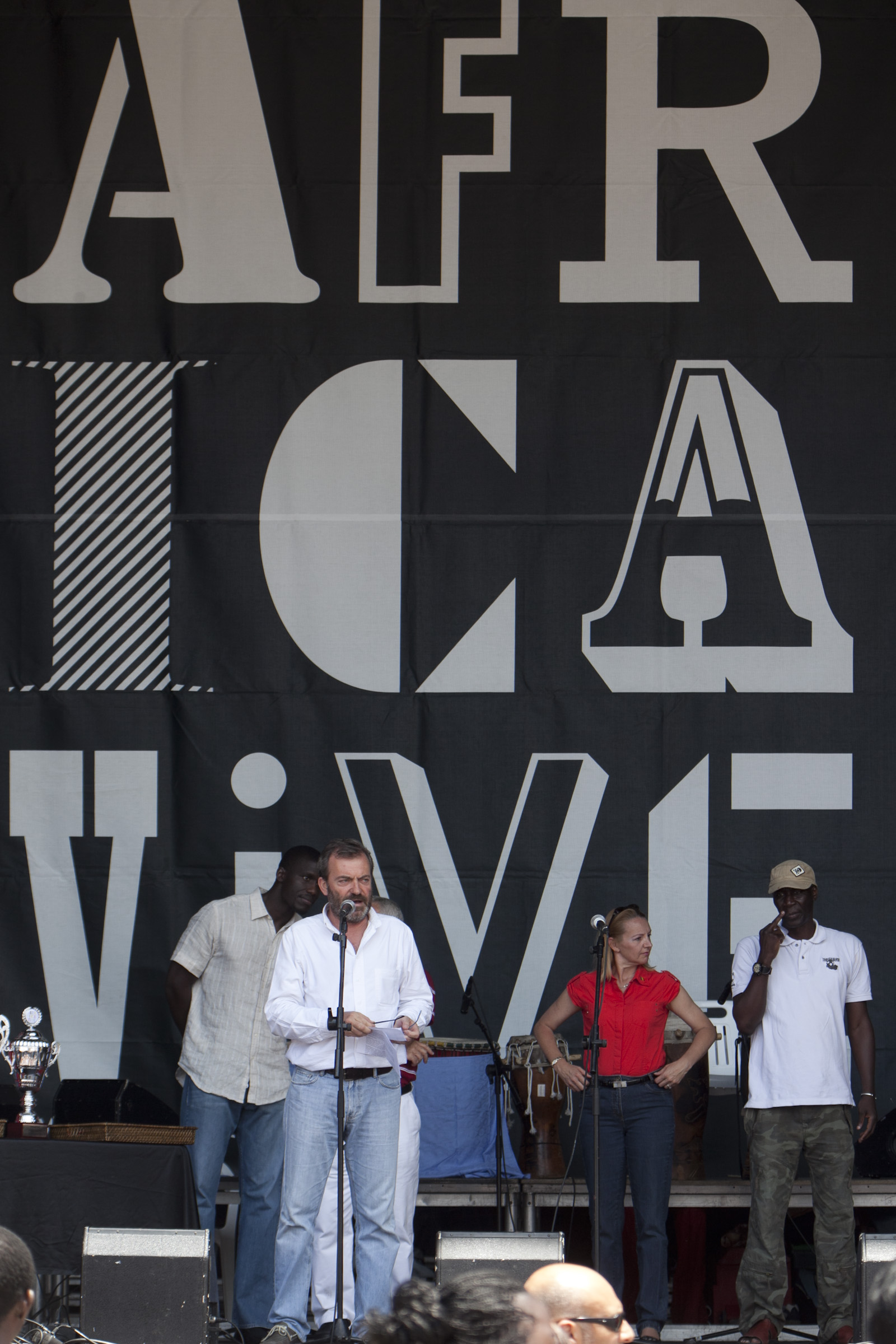 67. Fiesta África Vive 2011: entrega de trofeos a cargo de Ricardo Martínez Vázque, Director General de Casa África
