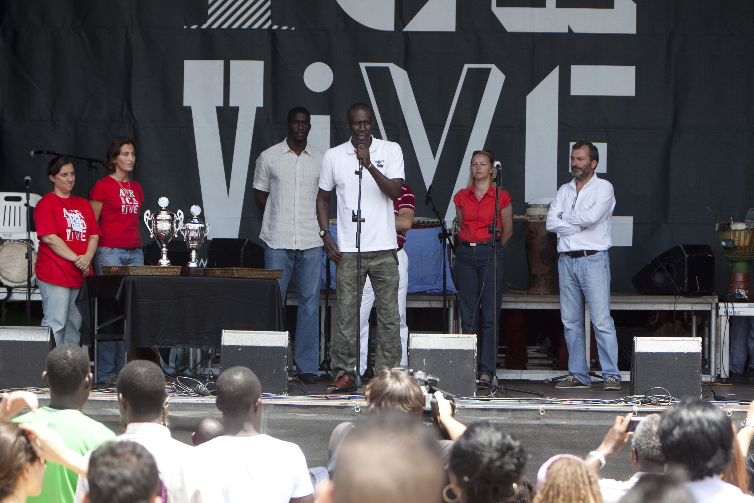 68. Fiesta África Vive 2011: entrega de trofeos a cargo de Ricardo Martínez Vázque, Director General de Casa África