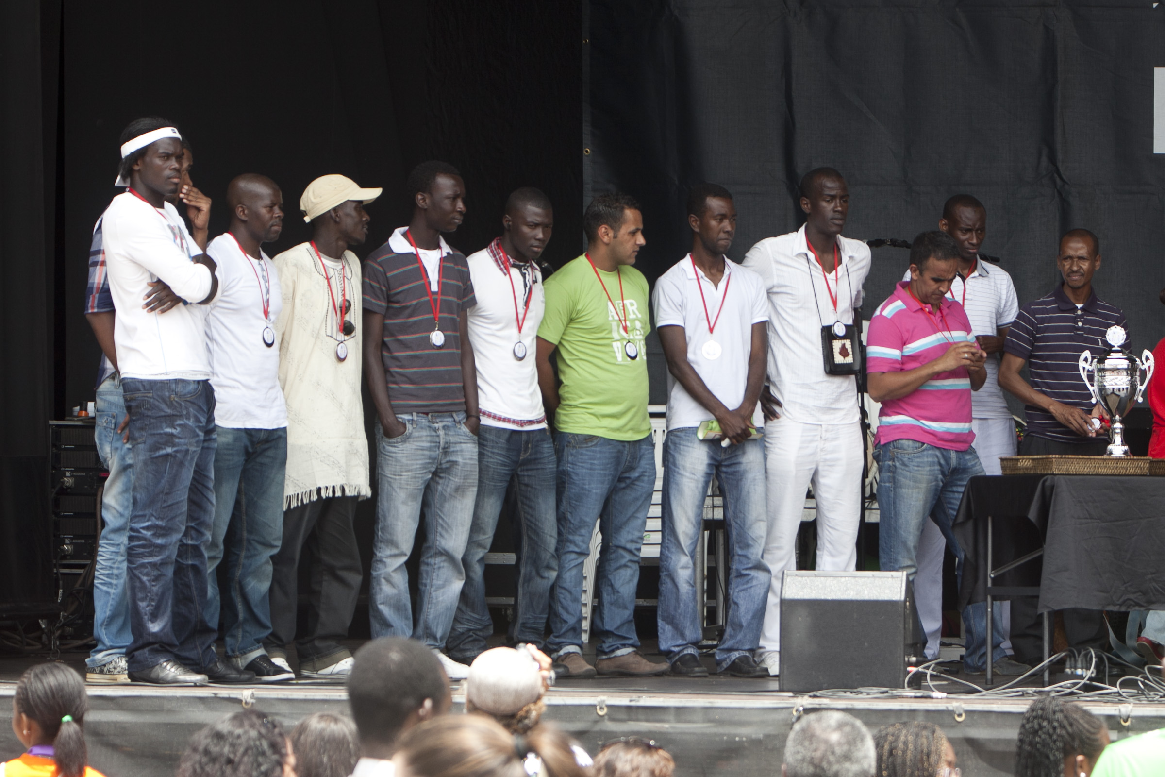 71. Fiesta África Vive 2011: entrega de trofeos a cargo de Ricardo Martínez Vázque, Director General de Casa África