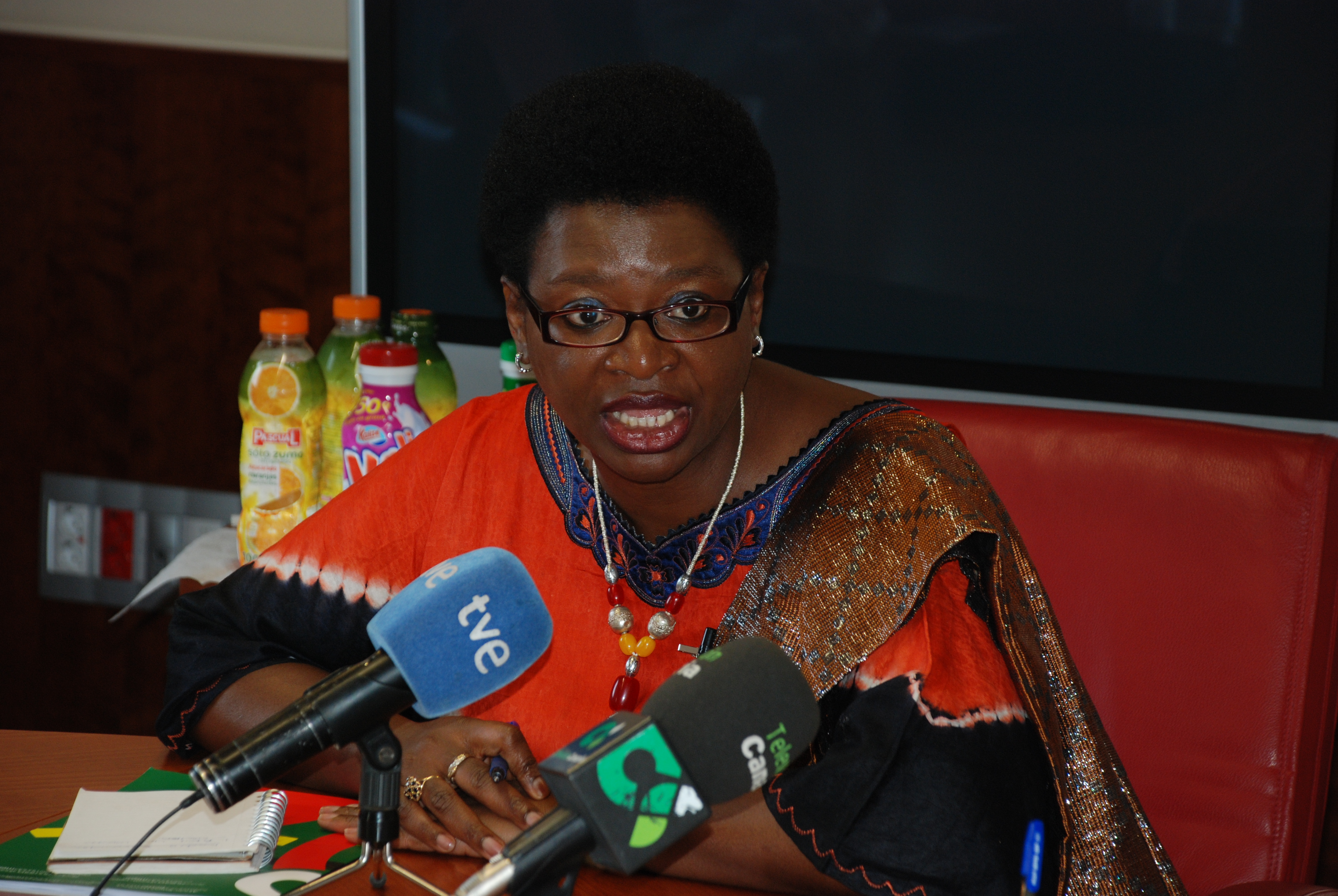 10. Letty Chiwara, directora de la División de África de ONU Mujeres y María Elena Ruiz Abril, responsable de UNIFEM
