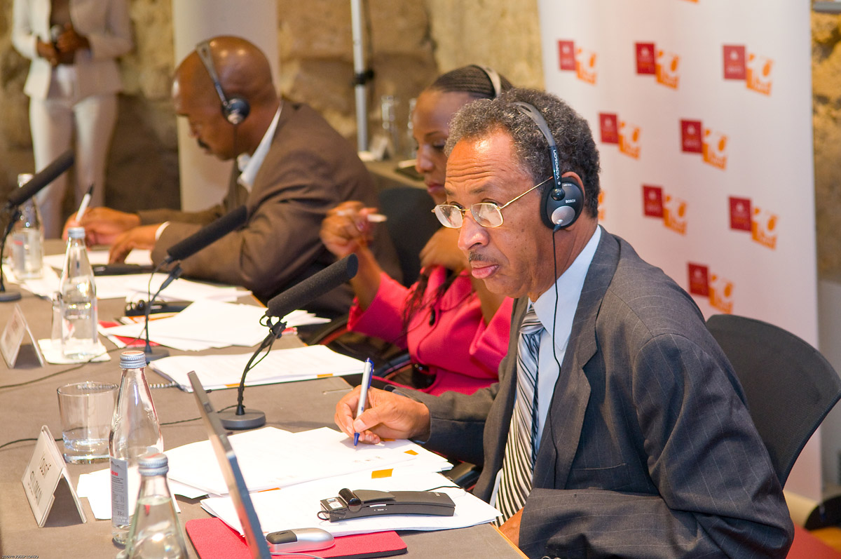 17. Mawasa James Musonda, Tandeka Nkiwane (Universidad de Sudáfrica) y Yousif Suliman, ex director de Cooperación Regional y de la División de Integración y asistente especial del Secretario Ejecutivo de la UNECA