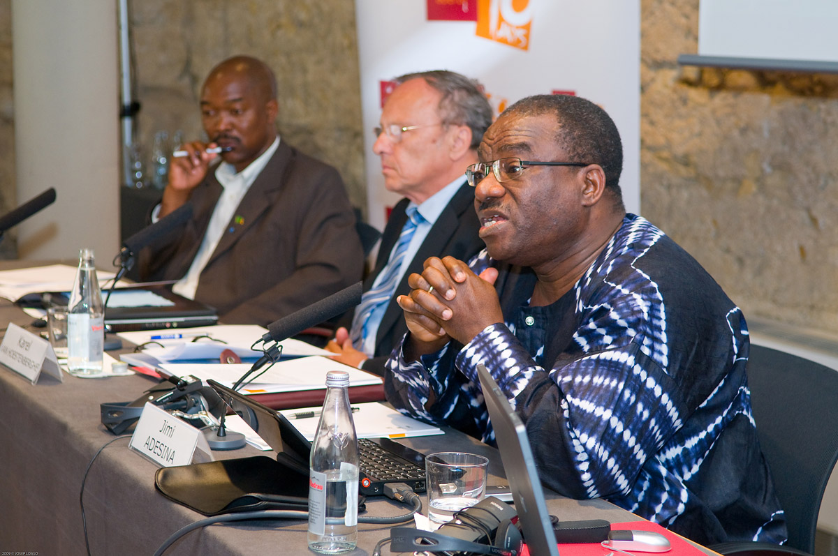 24. Mawasa James Musonda, Karel van Hoestenberghe y Jimi Adesina