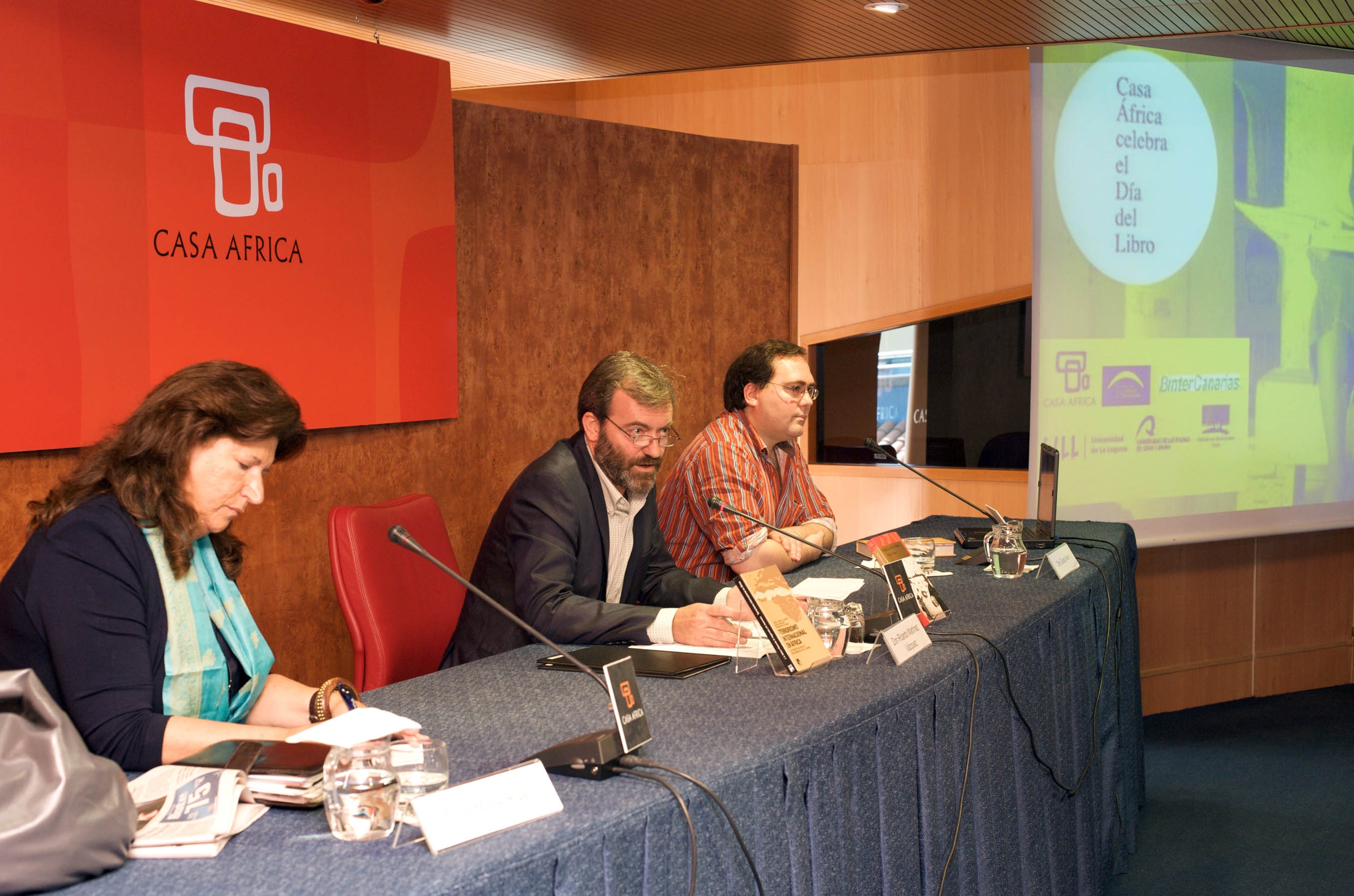 3. Mercé Rivas de Editorial Libros de la Catarata , Ricardo Martínez Vázquez, Director General de Casa África y Gustau Nerín, de Ediciones El Cobre y escritor