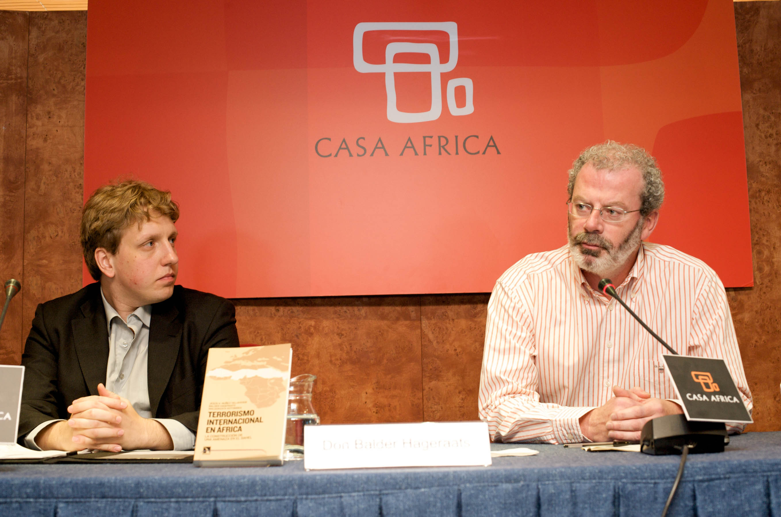 3. Ricardo Martínez Vázquez, Director General de Casa África, Jesús Núñez y Balder Hageraats, autores del libro e investigadores del Instituto de Estudios sobre conflictos y Acción Humanitaria
