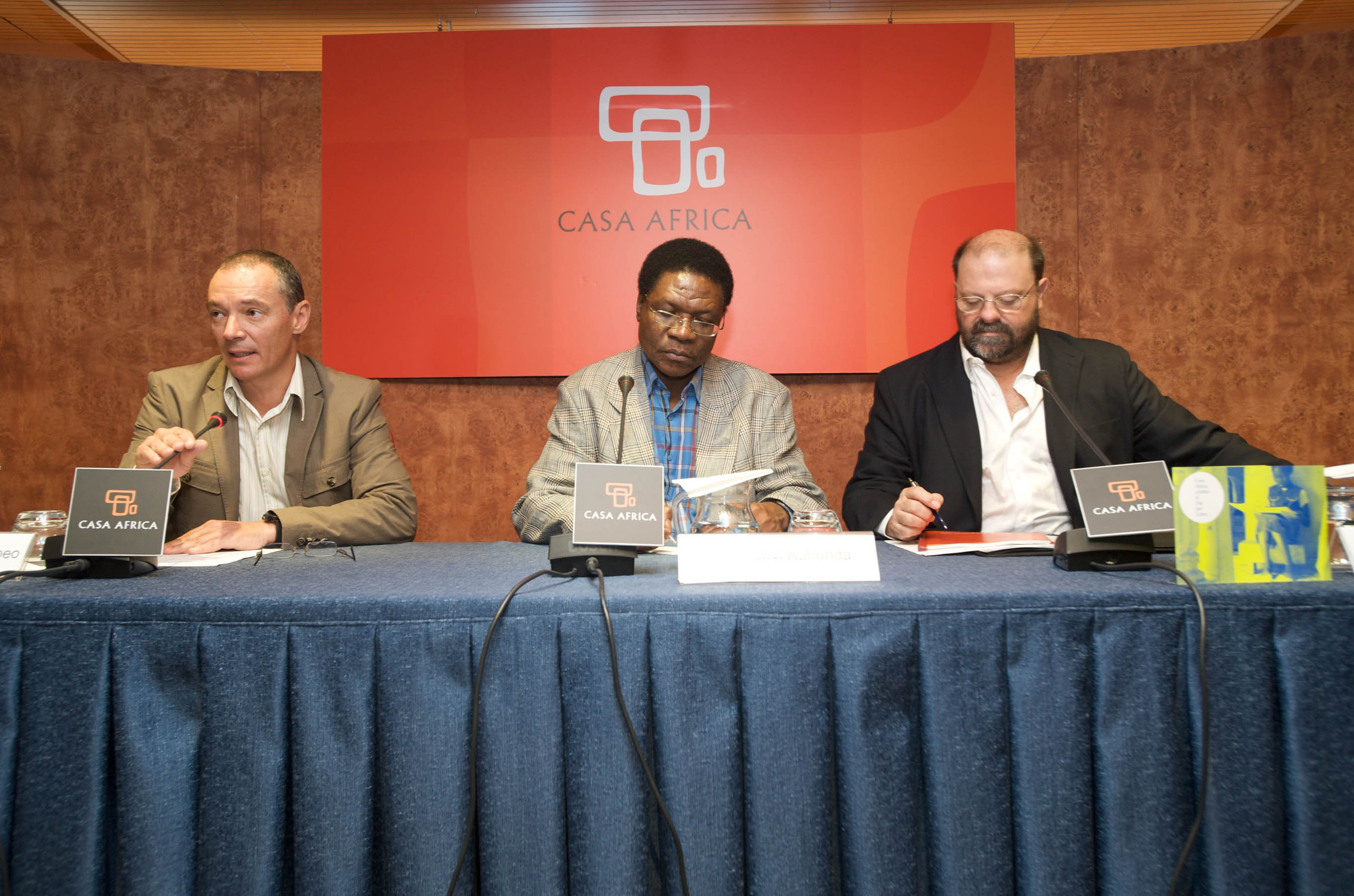 2. Luis Padilla, Secretario General de Casa África, Antonio Santamaría, Presidente del Centre d'Estudis Africans y Mbuyi Kabunda, Doctor en Relaciones Internacionales por la Universidad Complutense de Madrid