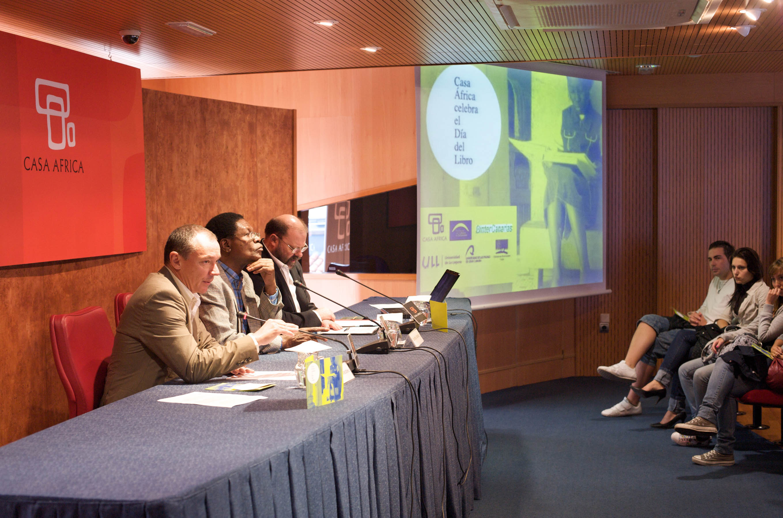 3. Luis Padilla, Secretario General de Casa África, Antonio Santamaría, Presidente del Centre d'Estudis Africans y Mbuyi Kabunda, Doctor en Relaciones Internacionales por la Universidad Complutense de Madrid