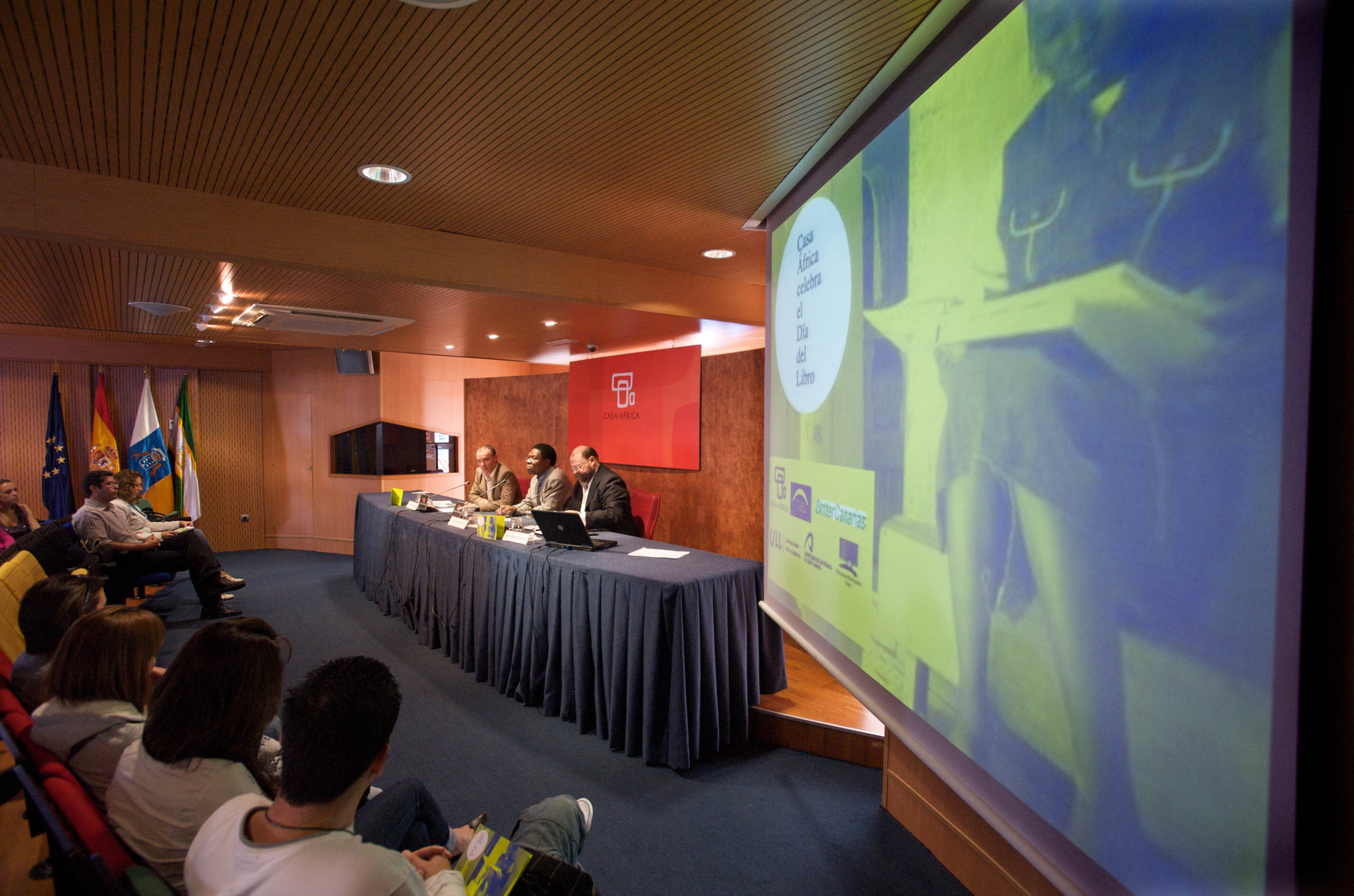 4. Luis Padilla, Secretario General de Casa África, Antonio Santamaría, Presidente del Centre d'Estudis Africans y Mbuyi Kabunda, Doctor en Relaciones Internacionales por la Universidad Complutense de Madrid