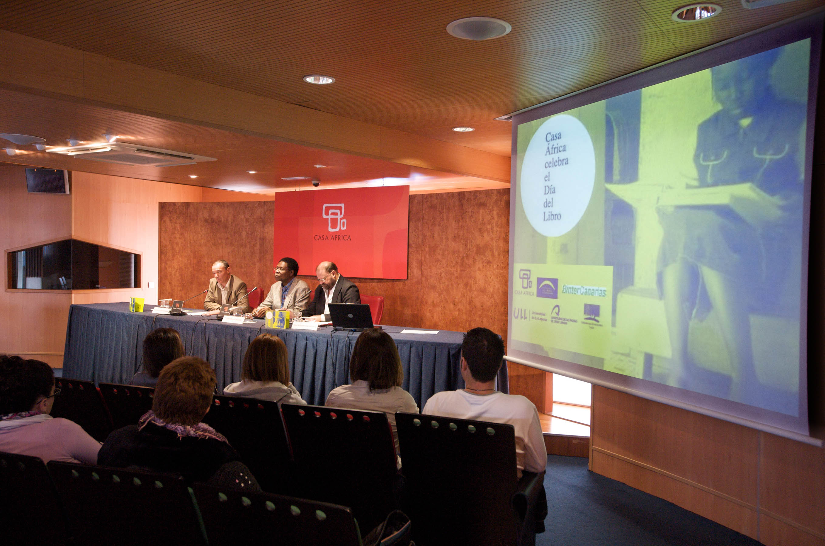 5. Luis Padilla, Secretario General de Casa África, Antonio Santamaría, Presidente del Centre d'Estudis Africans y Mbuyi Kabunda, Doctor en Relaciones Internacionales por la Universidad Complutense de Madrid