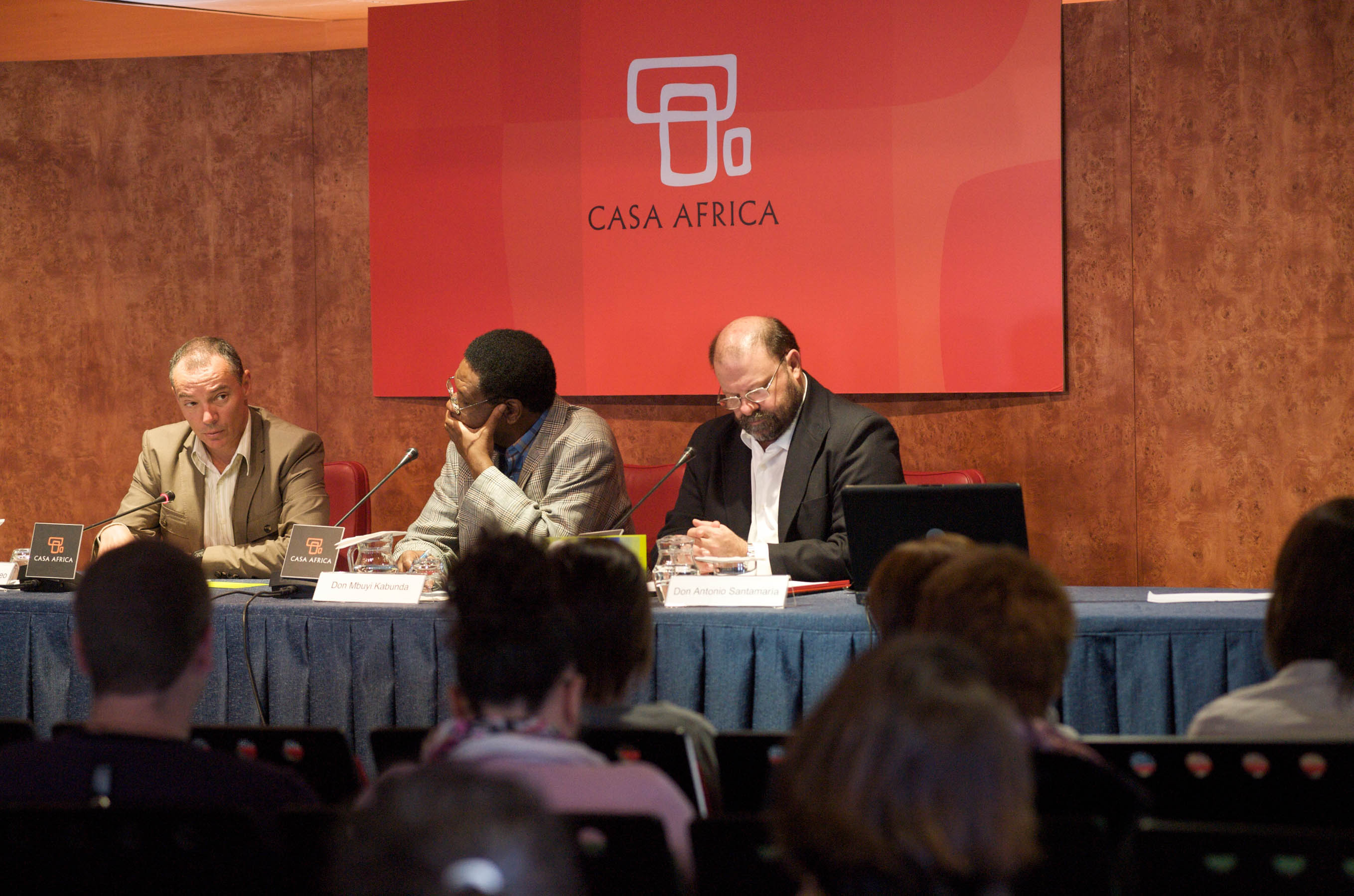 6. Luis Padilla, Secretario General de Casa África, Antonio Santamaría, Presidente del Centre d'Estudis Africans y Mbuyi Kabunda, Doctor en Relaciones Internacionales por la Universidad Complutense de Madrid