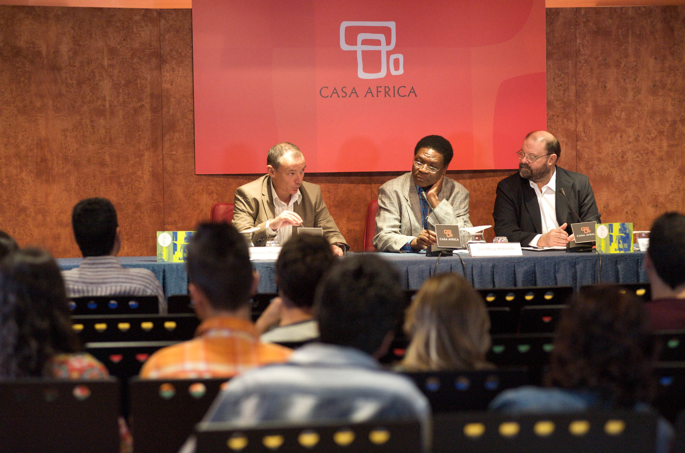 7. Luis Padilla, Secretario General de Casa África, Antonio Santamaría, Presidente del Centre d'Estudis Africans y Mbuyi Kabunda, Doctor en Relaciones Internacionales por la Universidad Complutense de Madrid