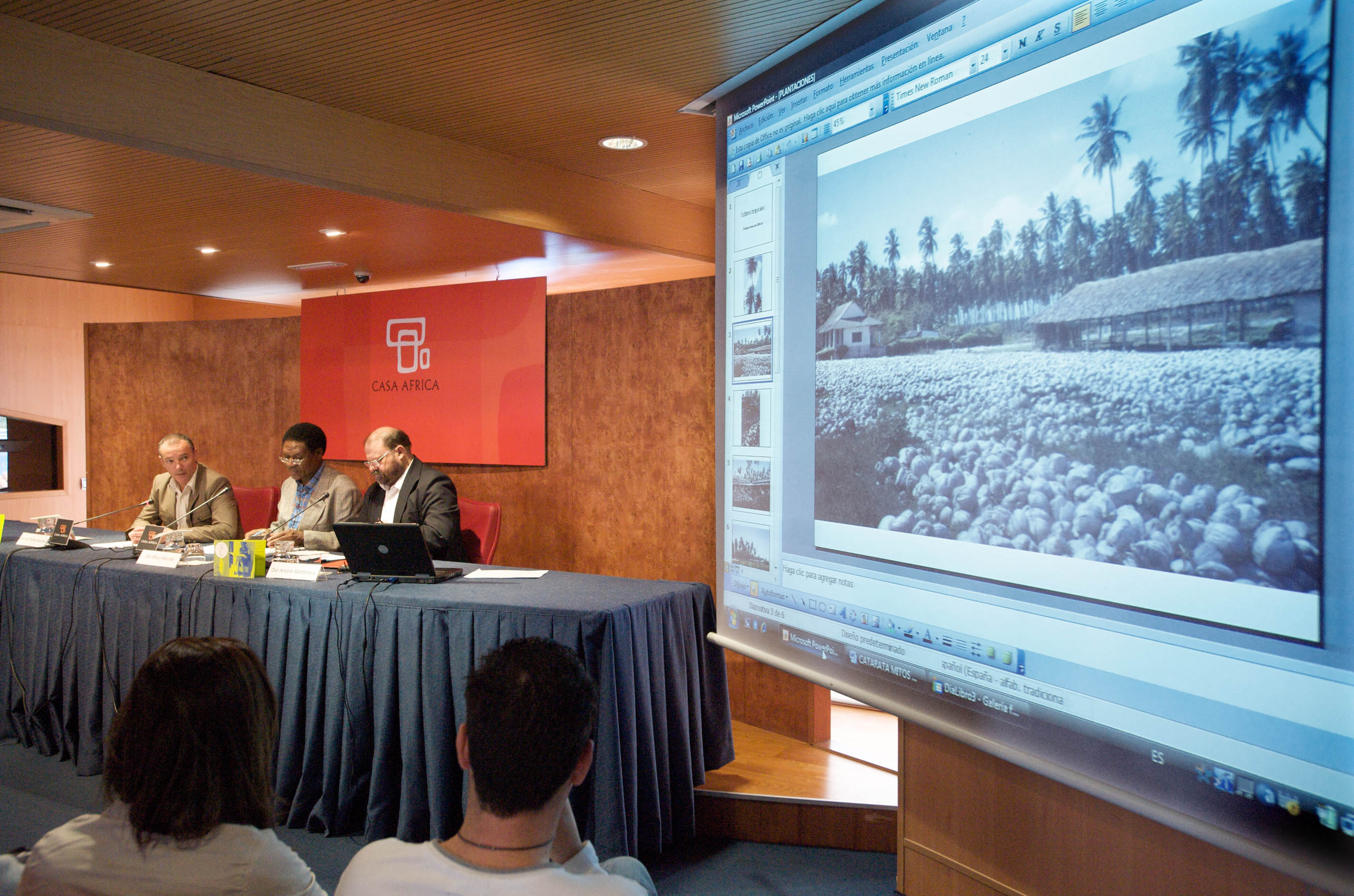 9. Luis Padilla, Secretario General de Casa África, Antonio Santamaría, Presidente del Centre d'Estudis Africans y Mbuyi Kabunda, Doctor en Relaciones Internacionales por la Universidad Complutense de Madrid